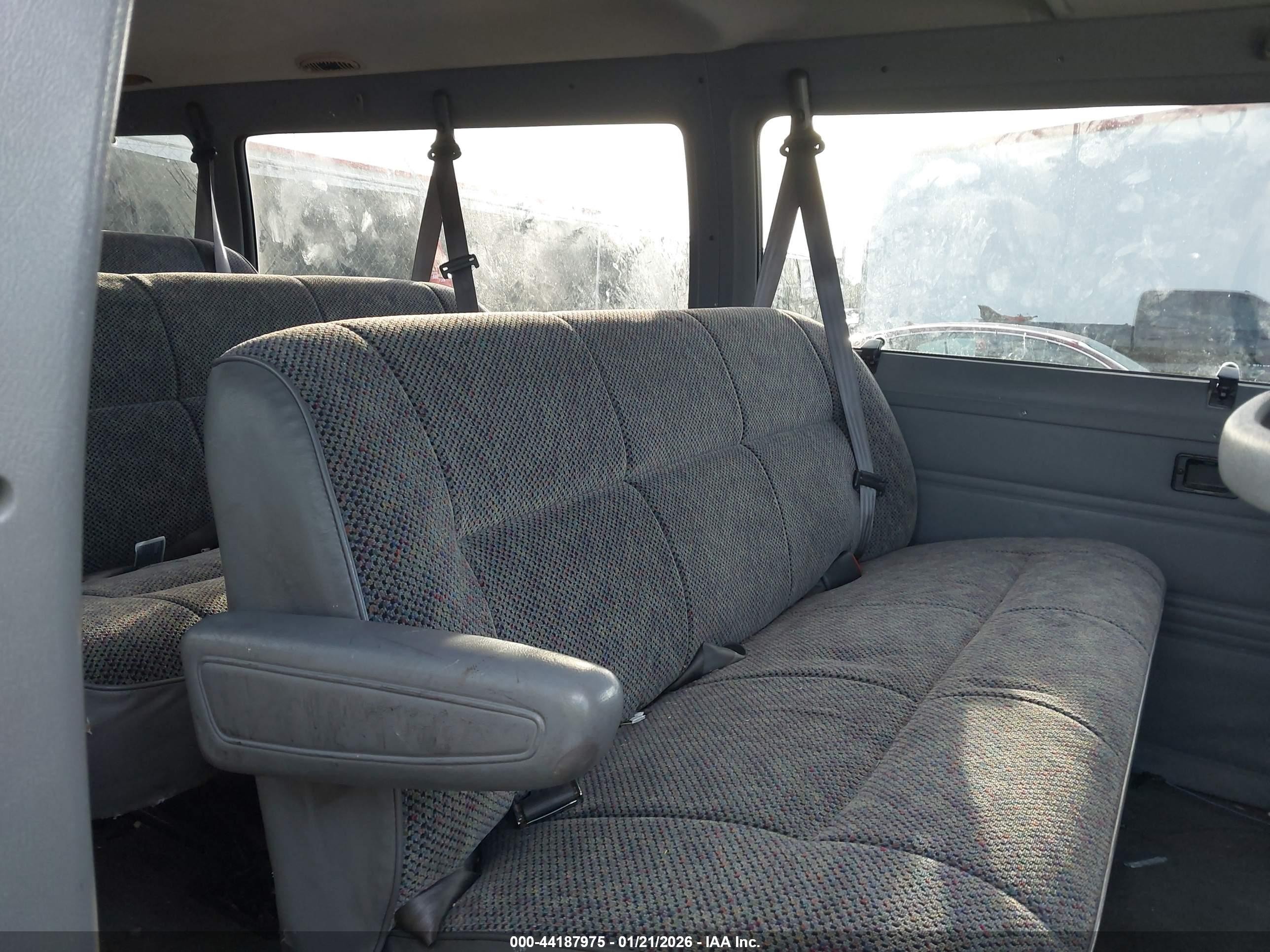 2000 Dodge Ram Wagon 3500   Silver vin: 2B5WB35Z6YK157869