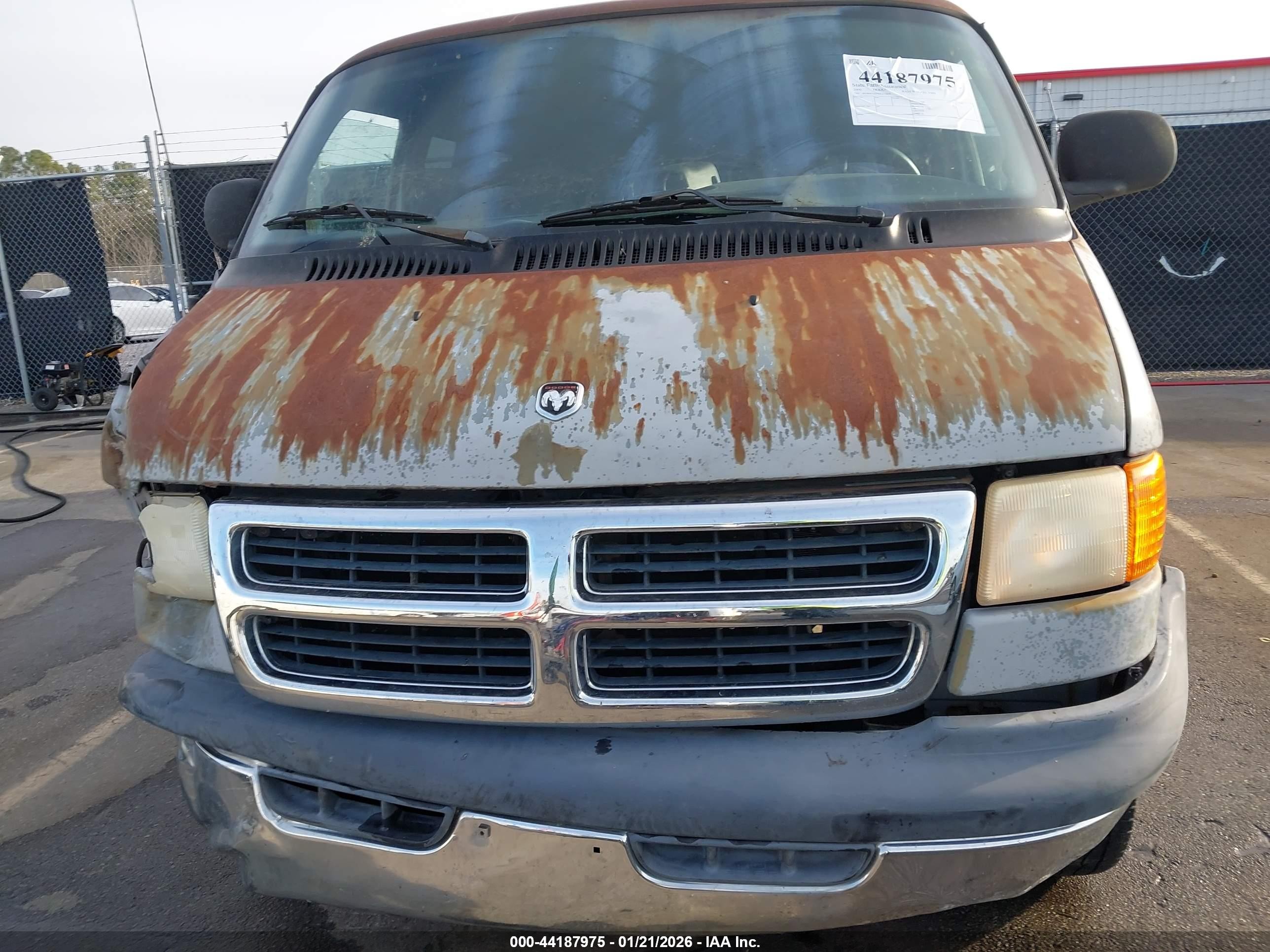 2000 Dodge Ram Wagon 3500   Silver vin: 2B5WB35Z6YK157869