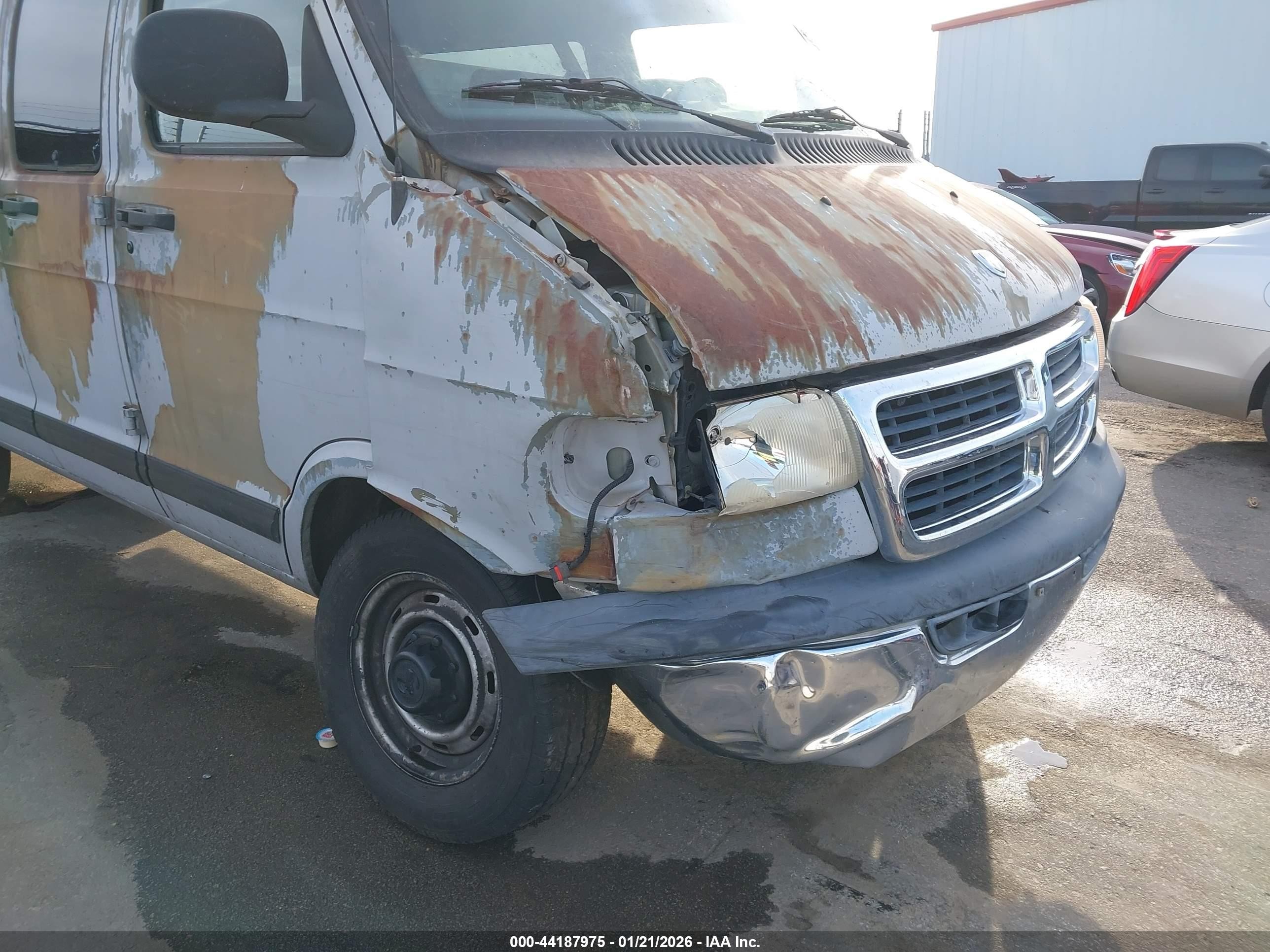 2000 Dodge Ram Wagon 3500   Silver vin: 2B5WB35Z6YK157869