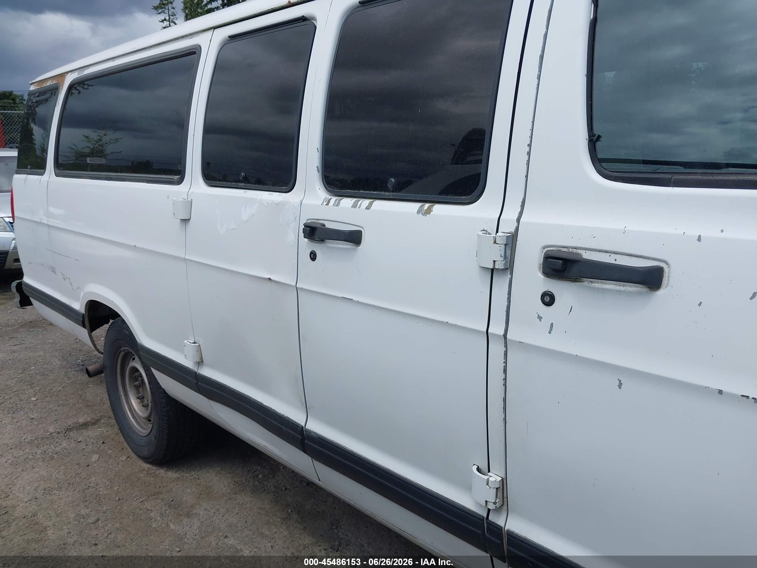 2001 Dodge Ram Wagon 3500   White vin: 2B5WB35Z71K545389