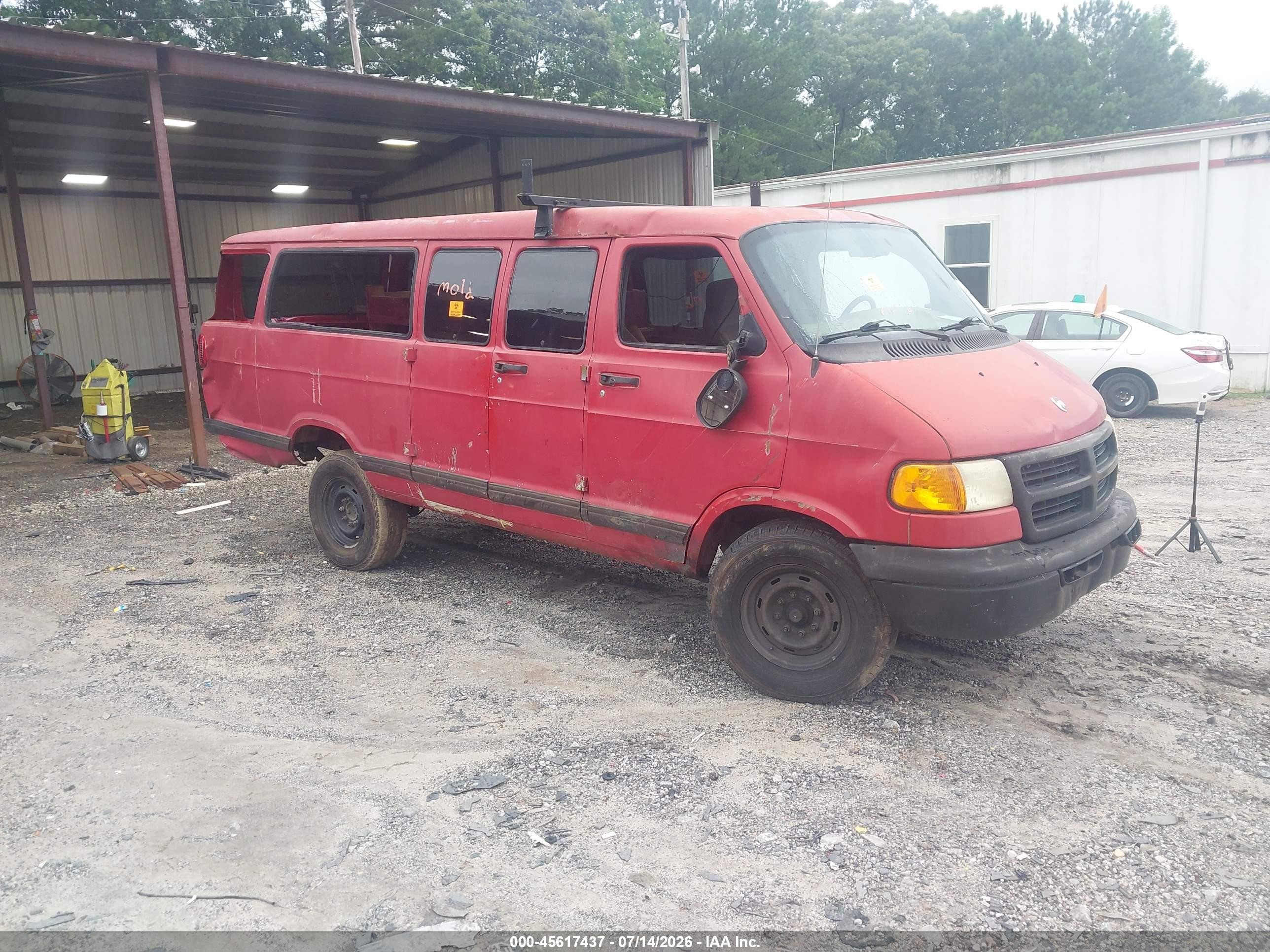 2001 Dodge Ram Wagon 3500   Red vin: 2B5WB35Z71K549720