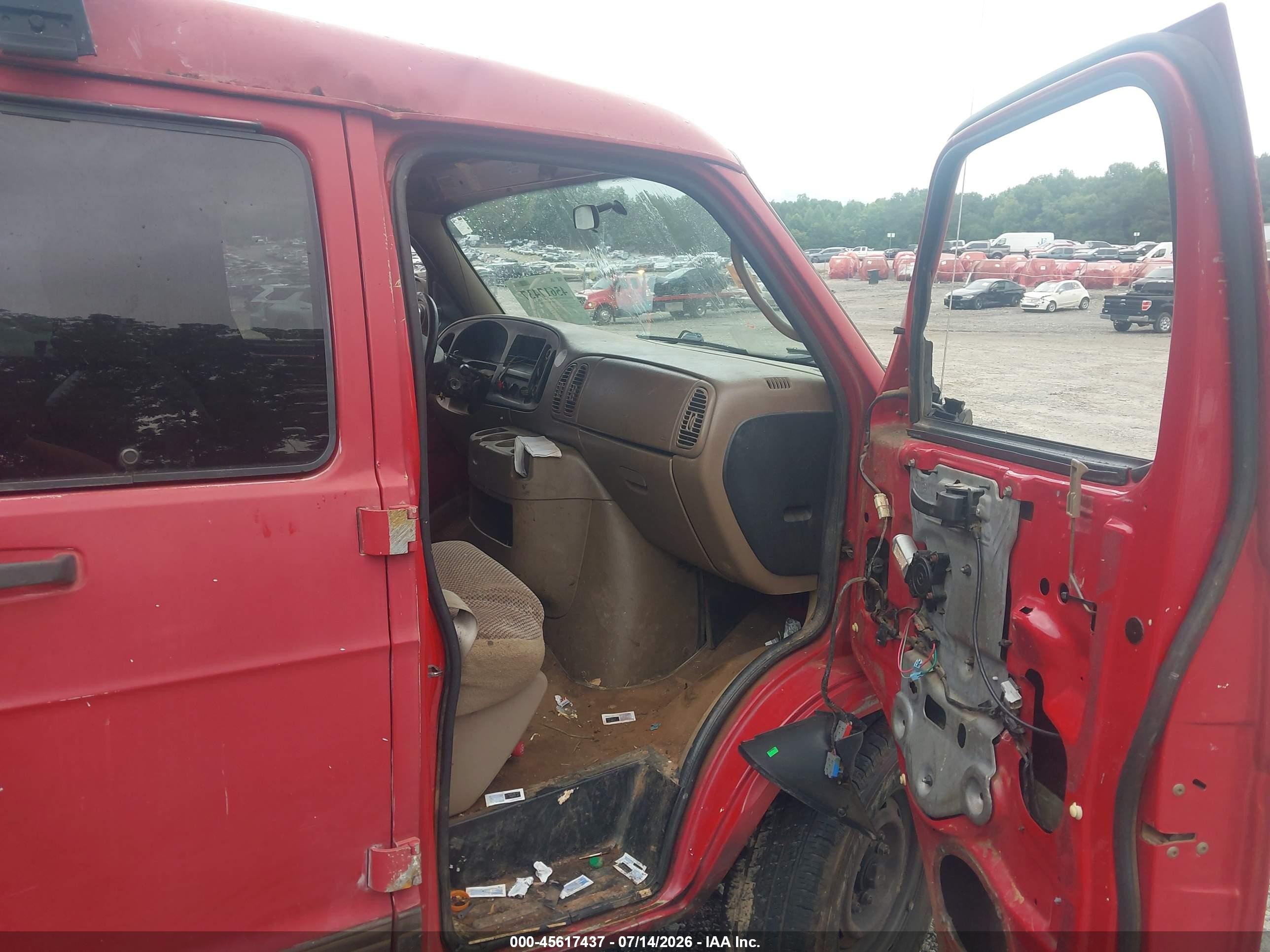 2001 Dodge Ram Wagon 3500   Red vin: 2B5WB35Z71K549720