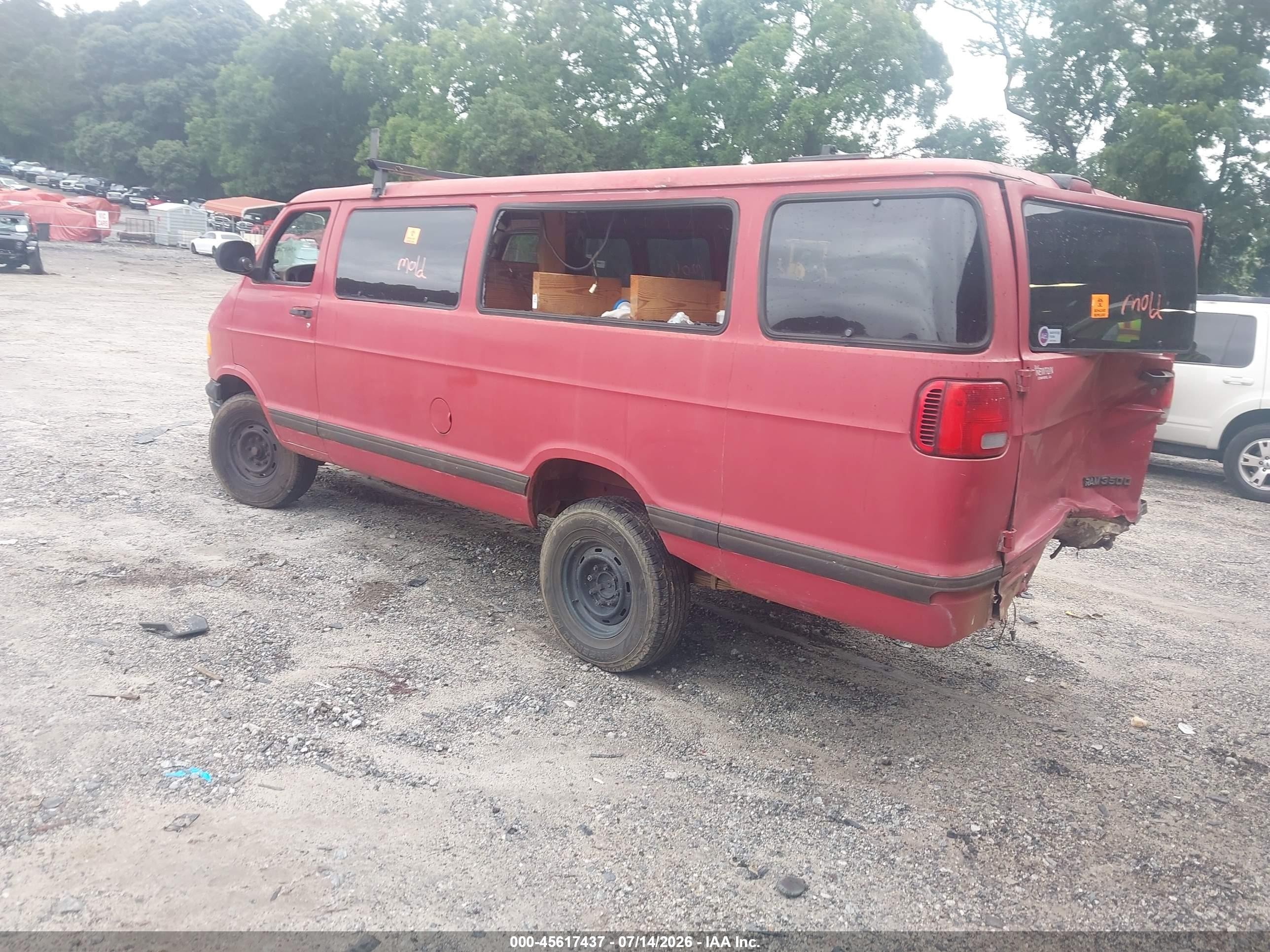 2001 Dodge Ram Wagon 3500   Red vin: 2B5WB35Z71K549720