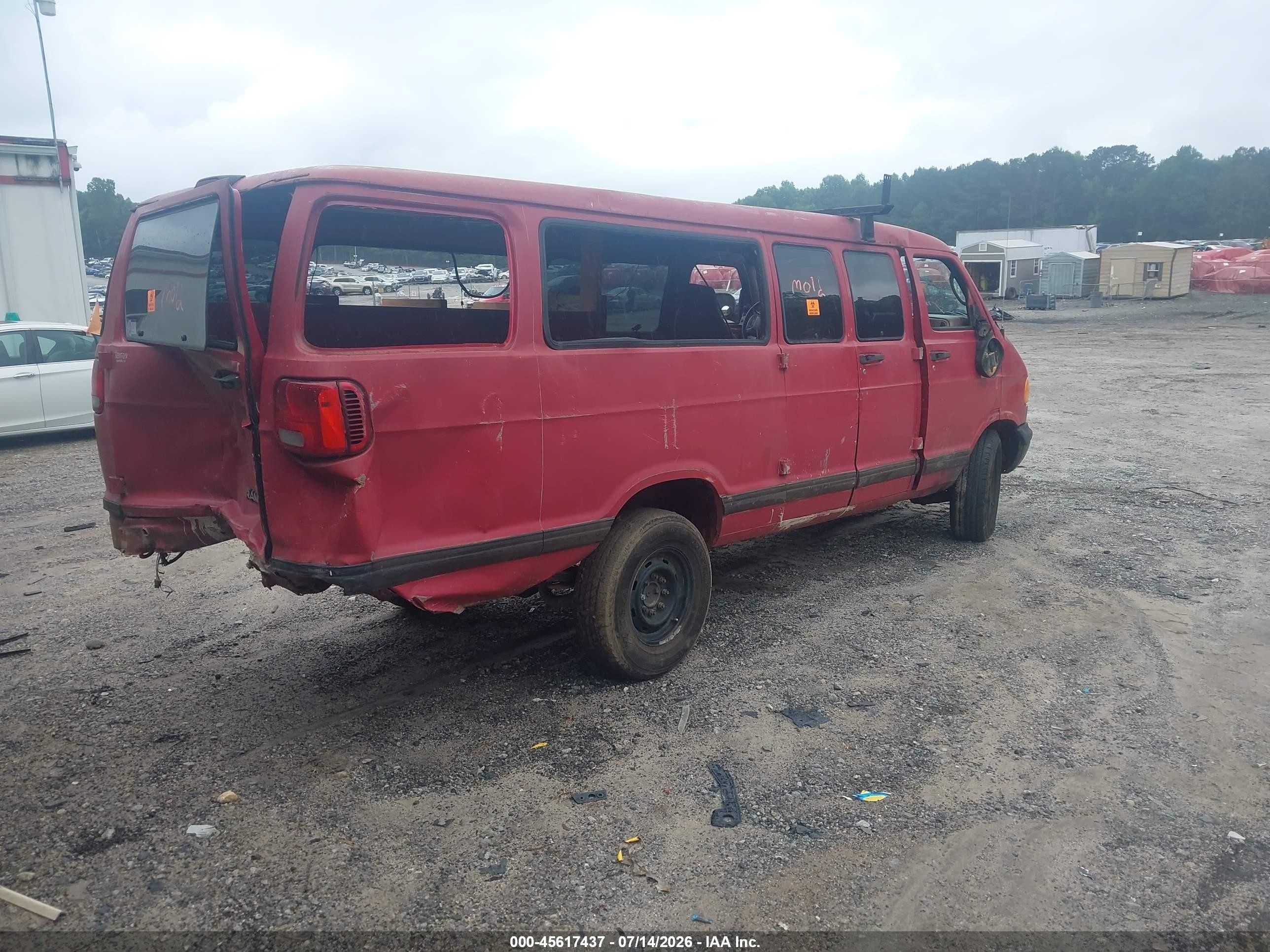 2001 Dodge Ram Wagon 3500   Red vin: 2B5WB35Z71K549720