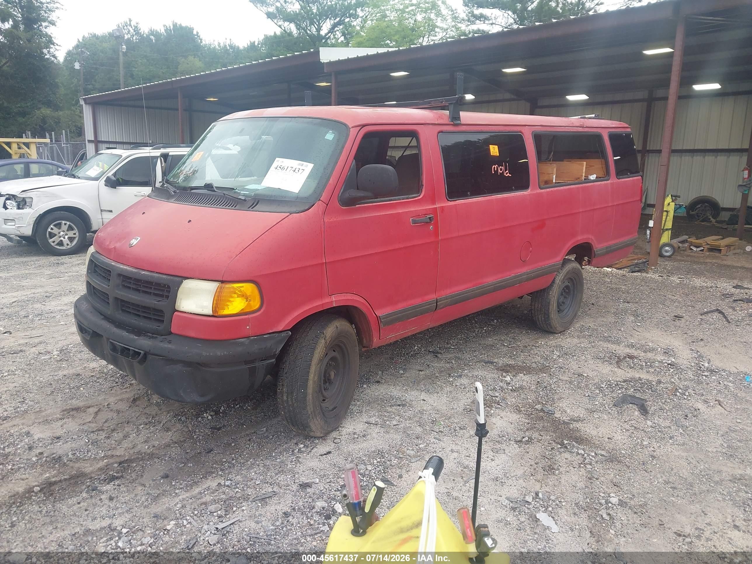 2001 Dodge Ram Wagon 3500   Red vin: 2B5WB35Z71K549720