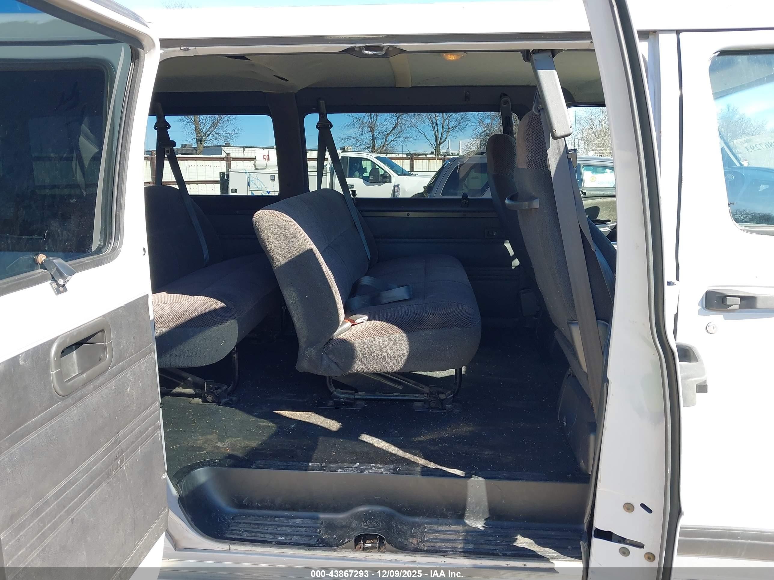 2002 Dodge Ram Wagon 3500   Blue vin: 2B5WB35Z72K120319