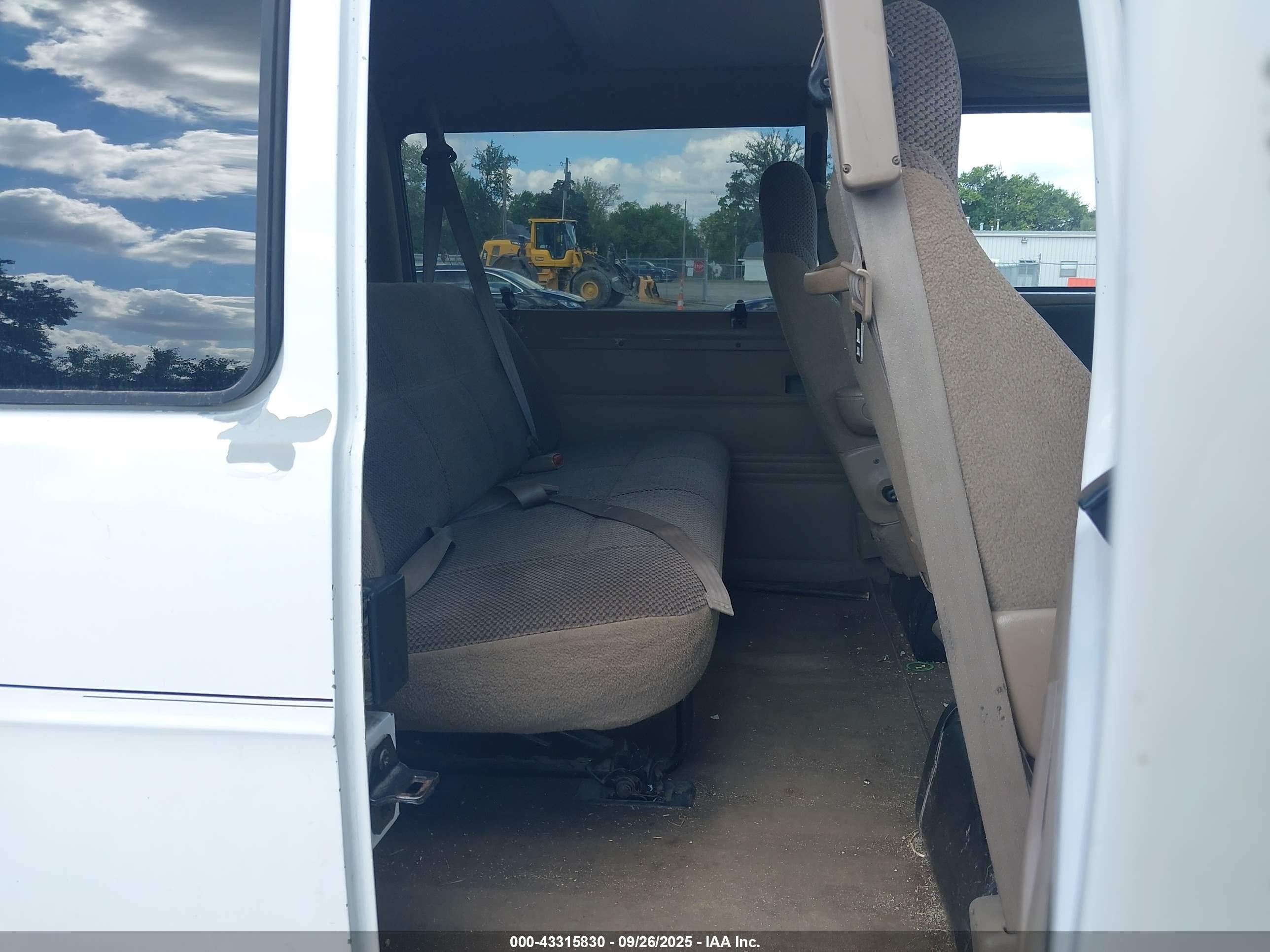 2002 Dodge Ram Wagon 3500   Белый vin: 2B5WB35Z72K136844