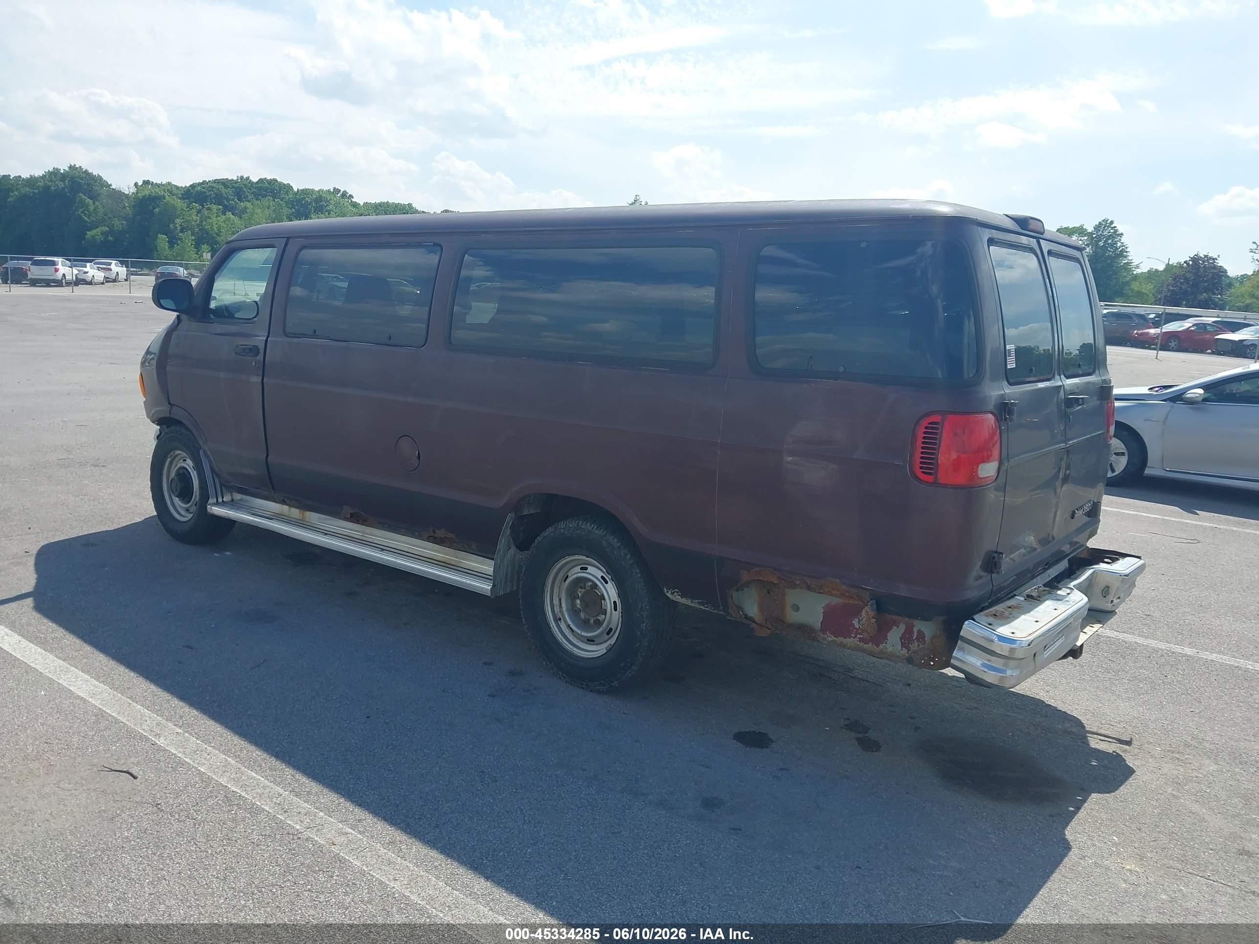 2001 Dodge Ram Wagon 3500   Burgundy vin: 2B5WB35Z91K543093