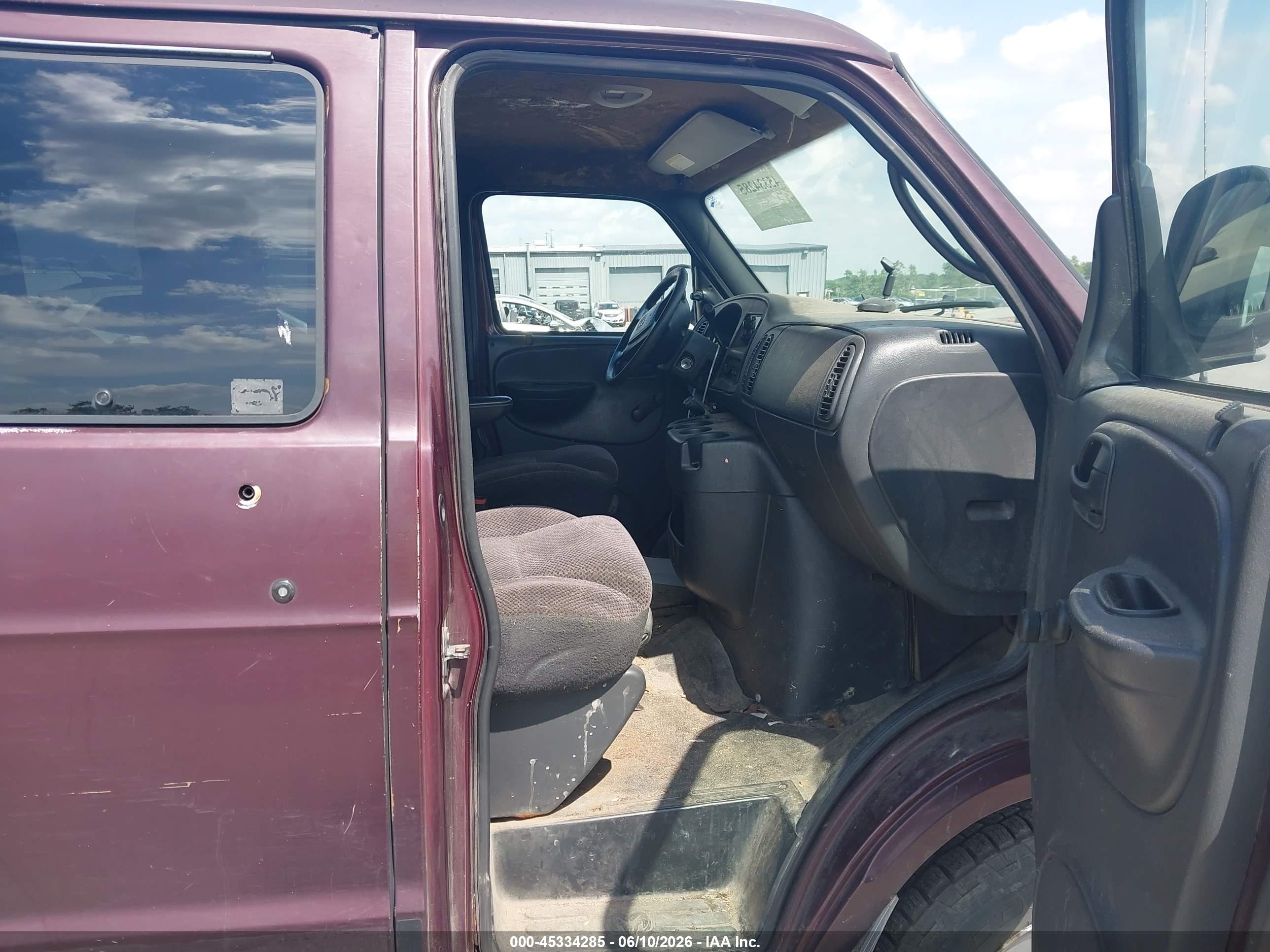 2001 Dodge Ram Wagon 3500   Burgundy vin: 2B5WB35Z91K543093