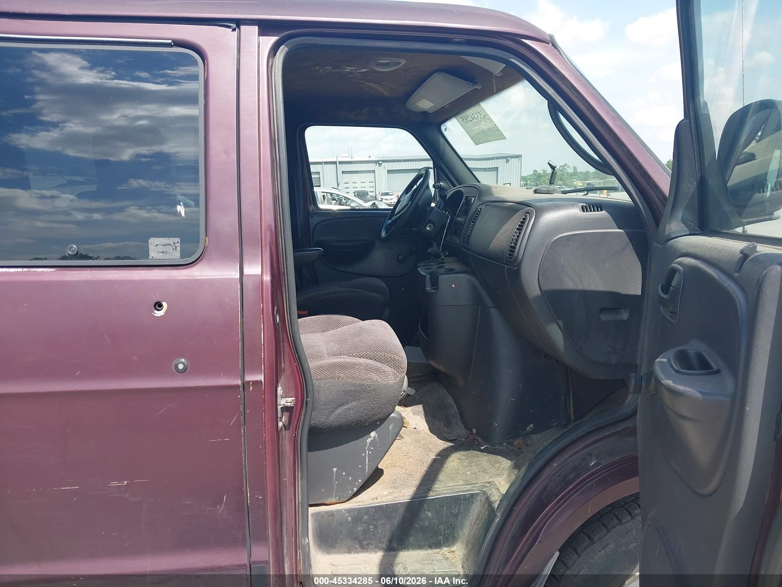 2001 Dodge Ram Wagon 3500   Burgundy vin: 2B5WB35Z91K543093