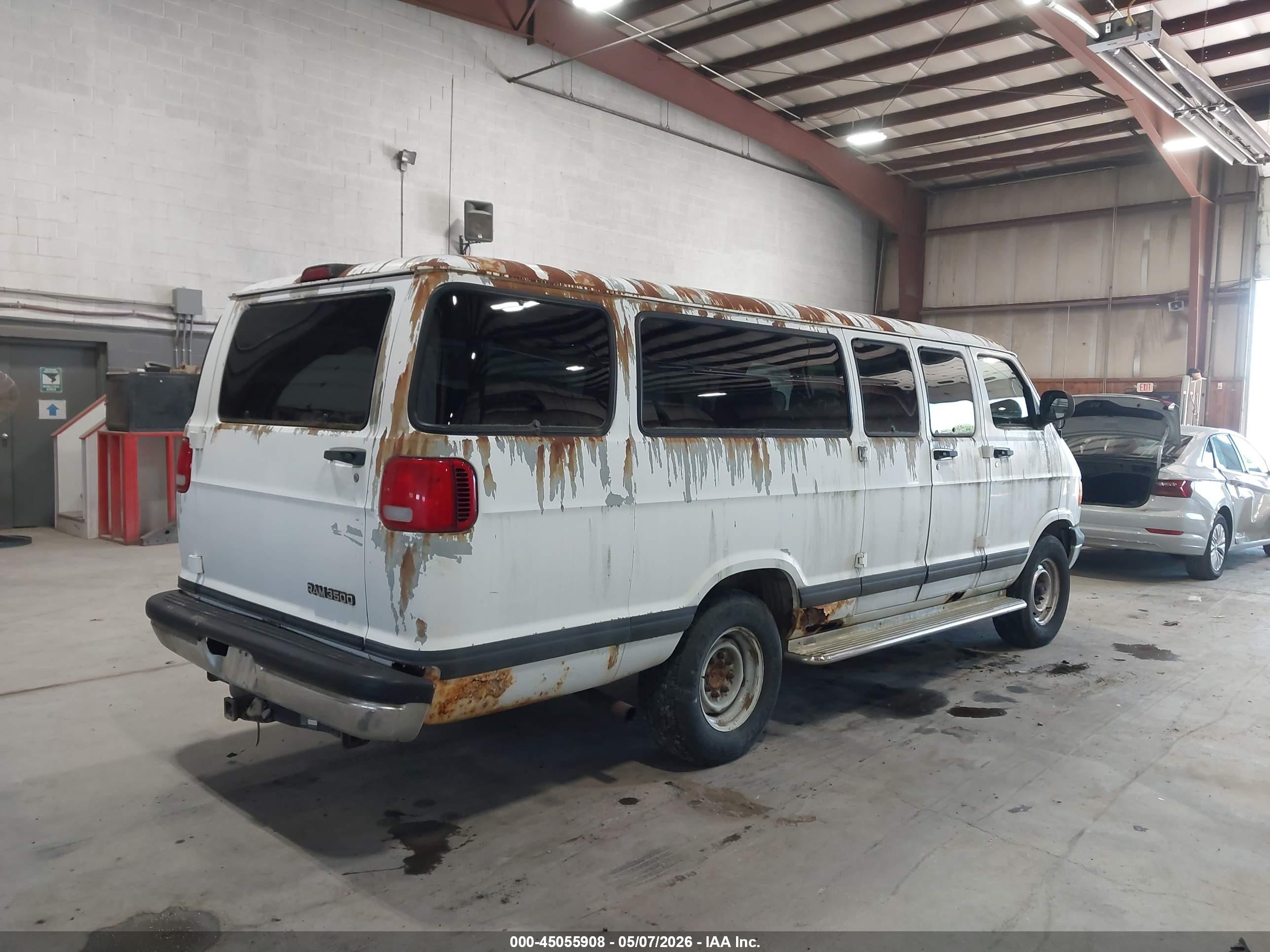 2002 Dodge Ram Wagon 3500   Белый vin: 2B5WB35Z92K105059