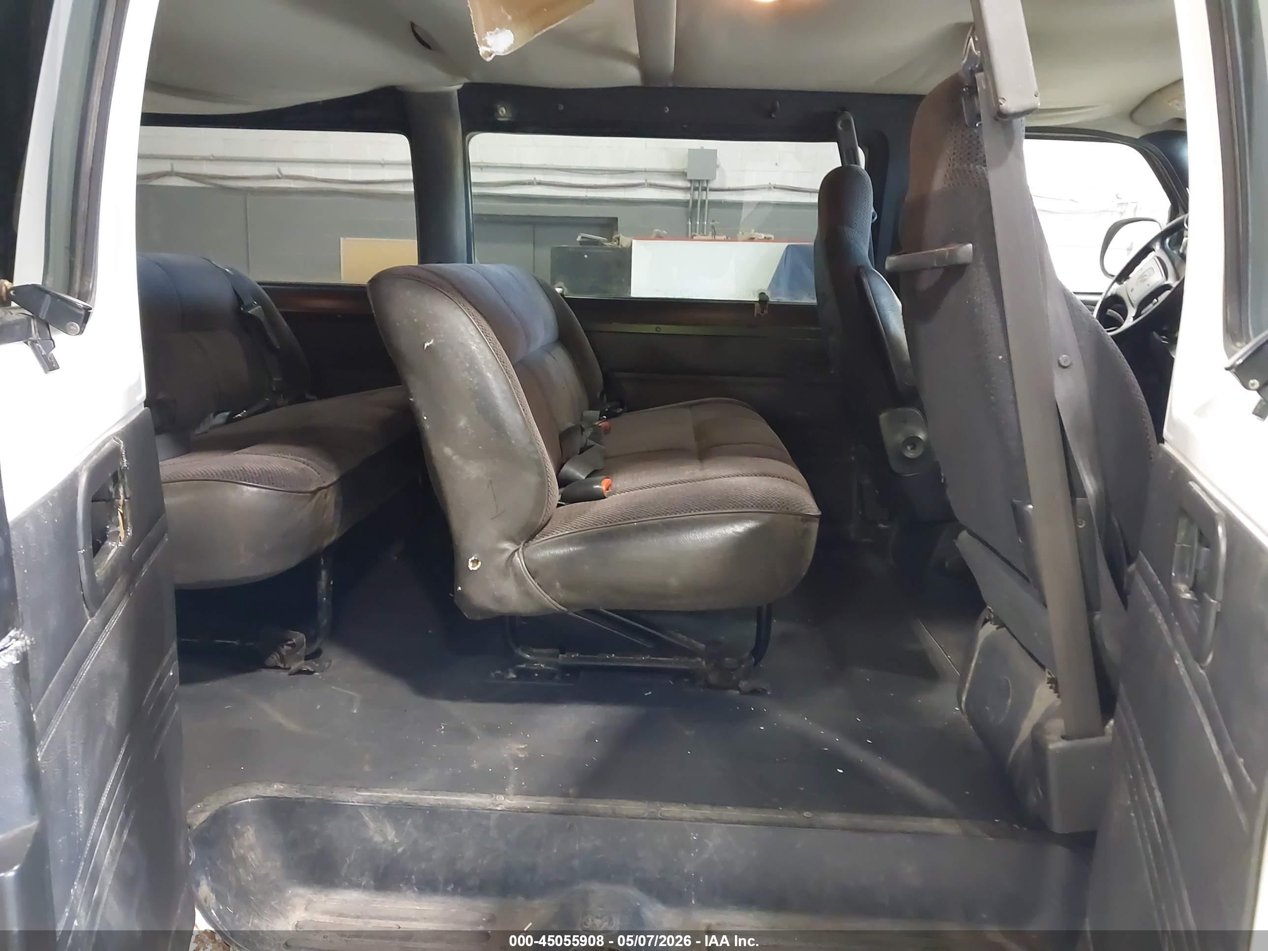 2002 Dodge Ram Wagon 3500   Белый vin: 2B5WB35Z92K105059