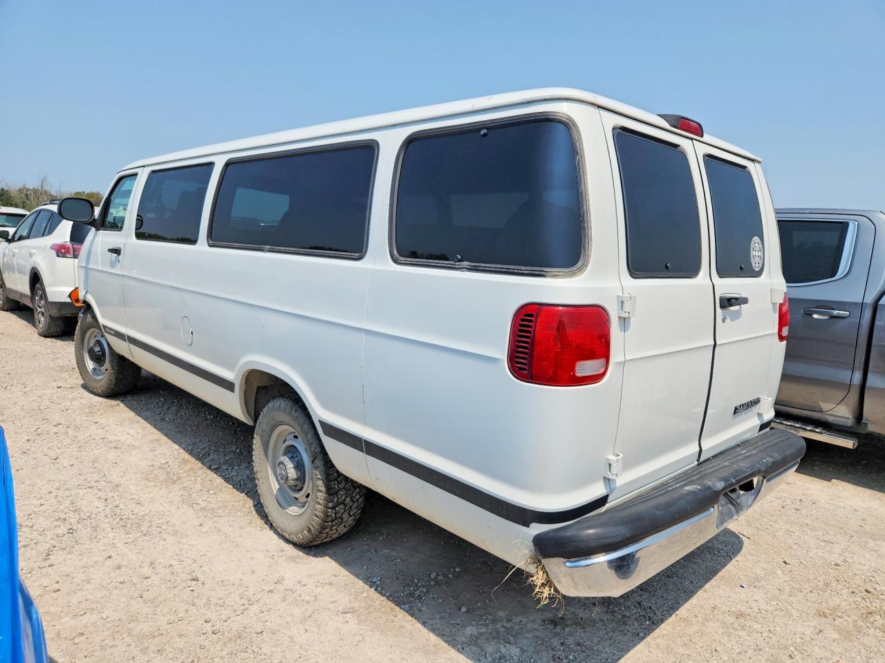 2002 Dodge Ram Wagon B3500 White vin: 2B5WB35Z92K125635