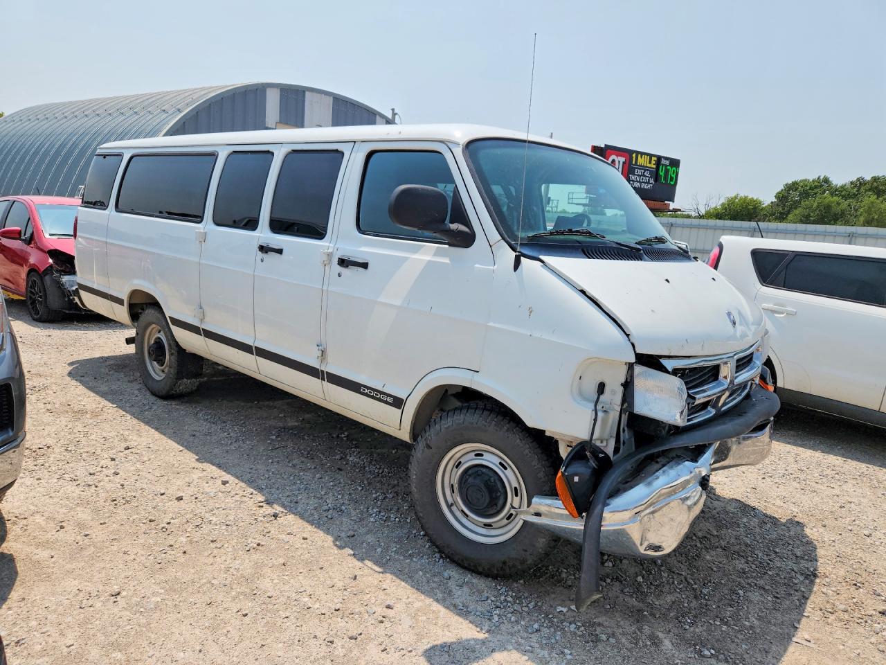 2002 Dodge Ram Wagon B3500 White vin: 2B5WB35Z92K125635