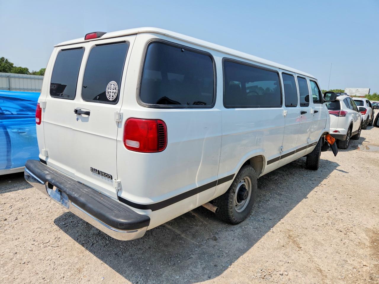 2002 Dodge Ram Wagon B3500 White vin: 2B5WB35Z92K125635