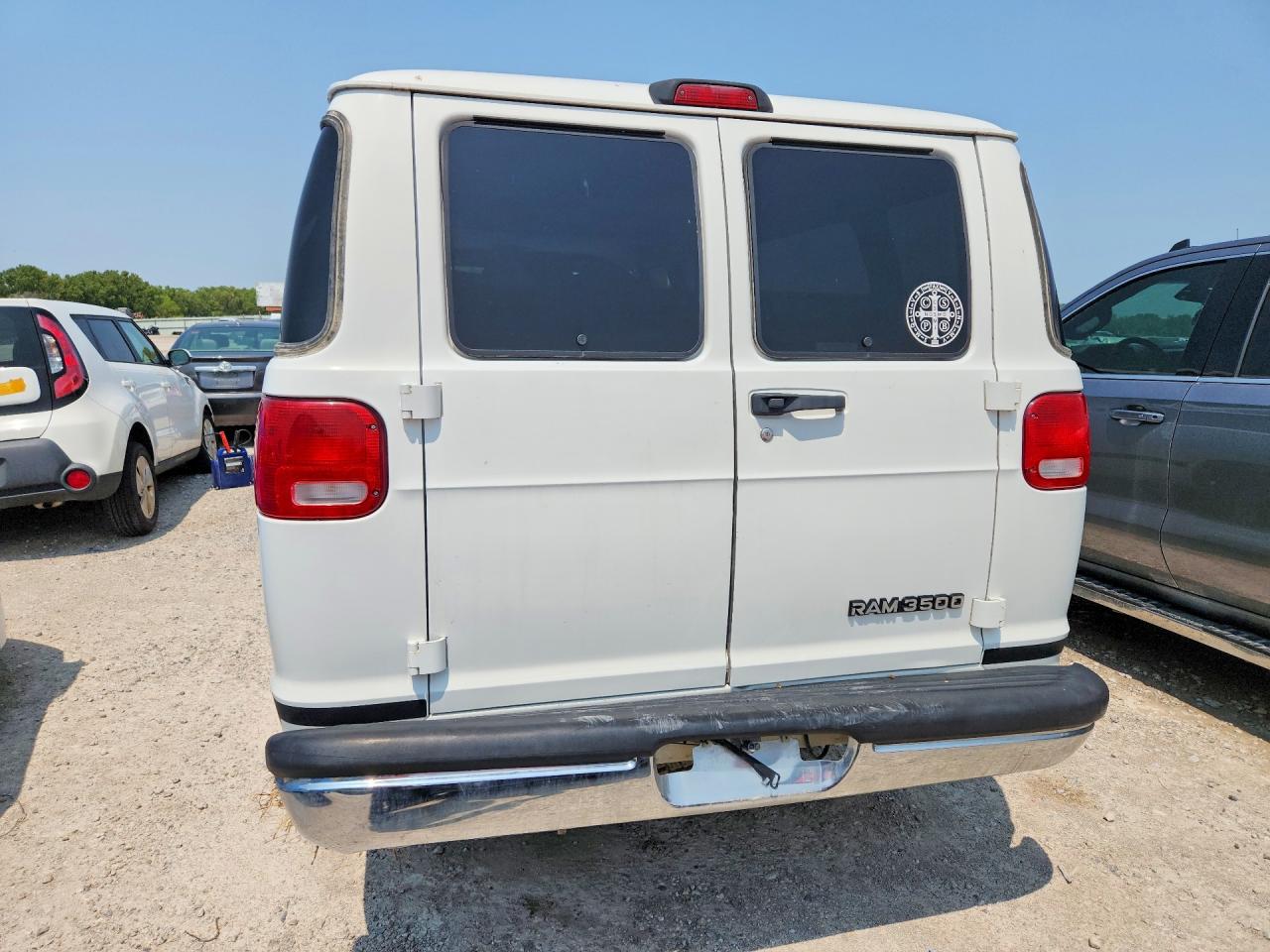 2002 Dodge Ram Wagon B3500 White vin: 2B5WB35Z92K125635