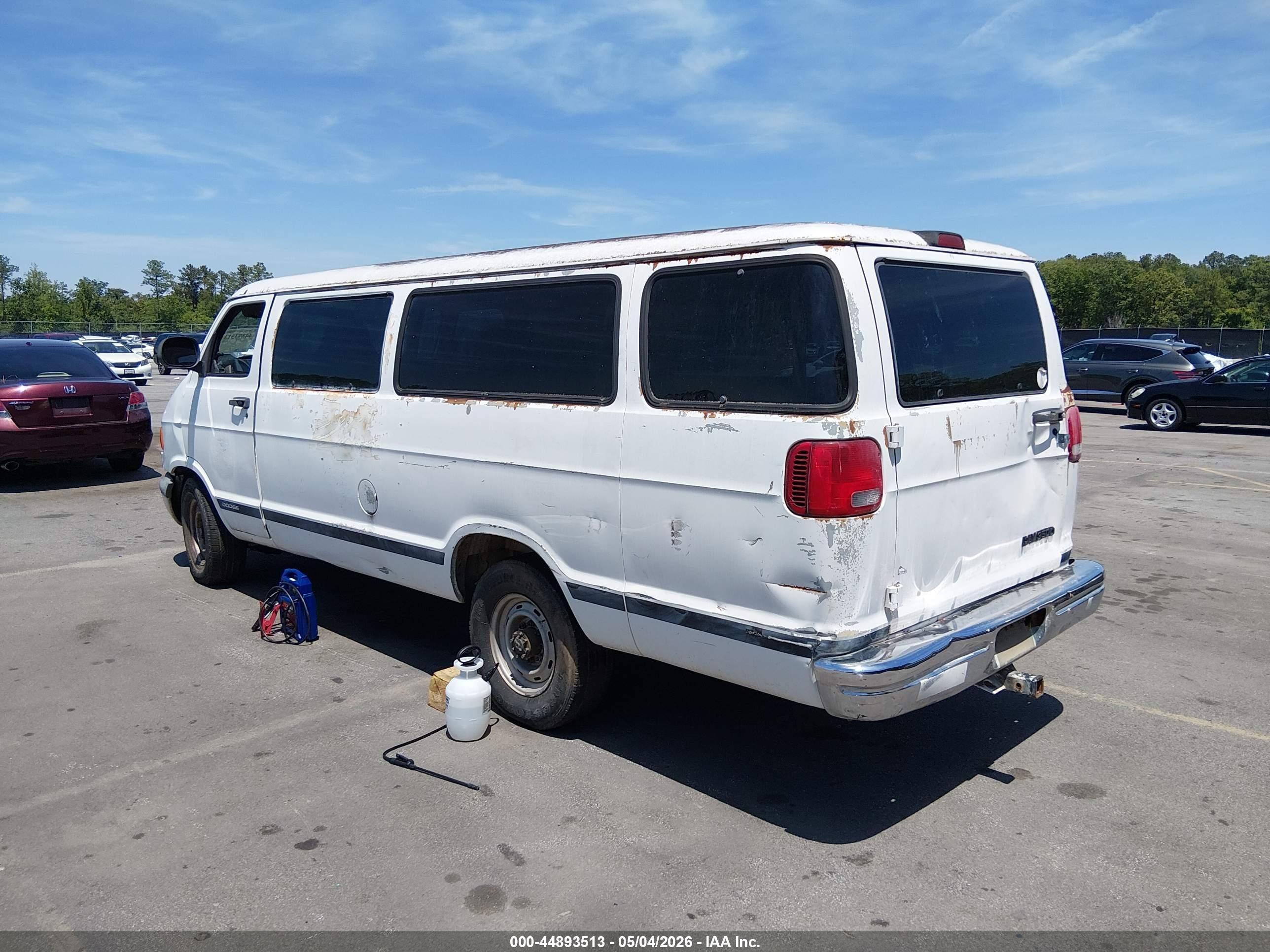 2001 Dodge Ram Wagon 3500   White vin: 2B5WB35ZX1K543037
