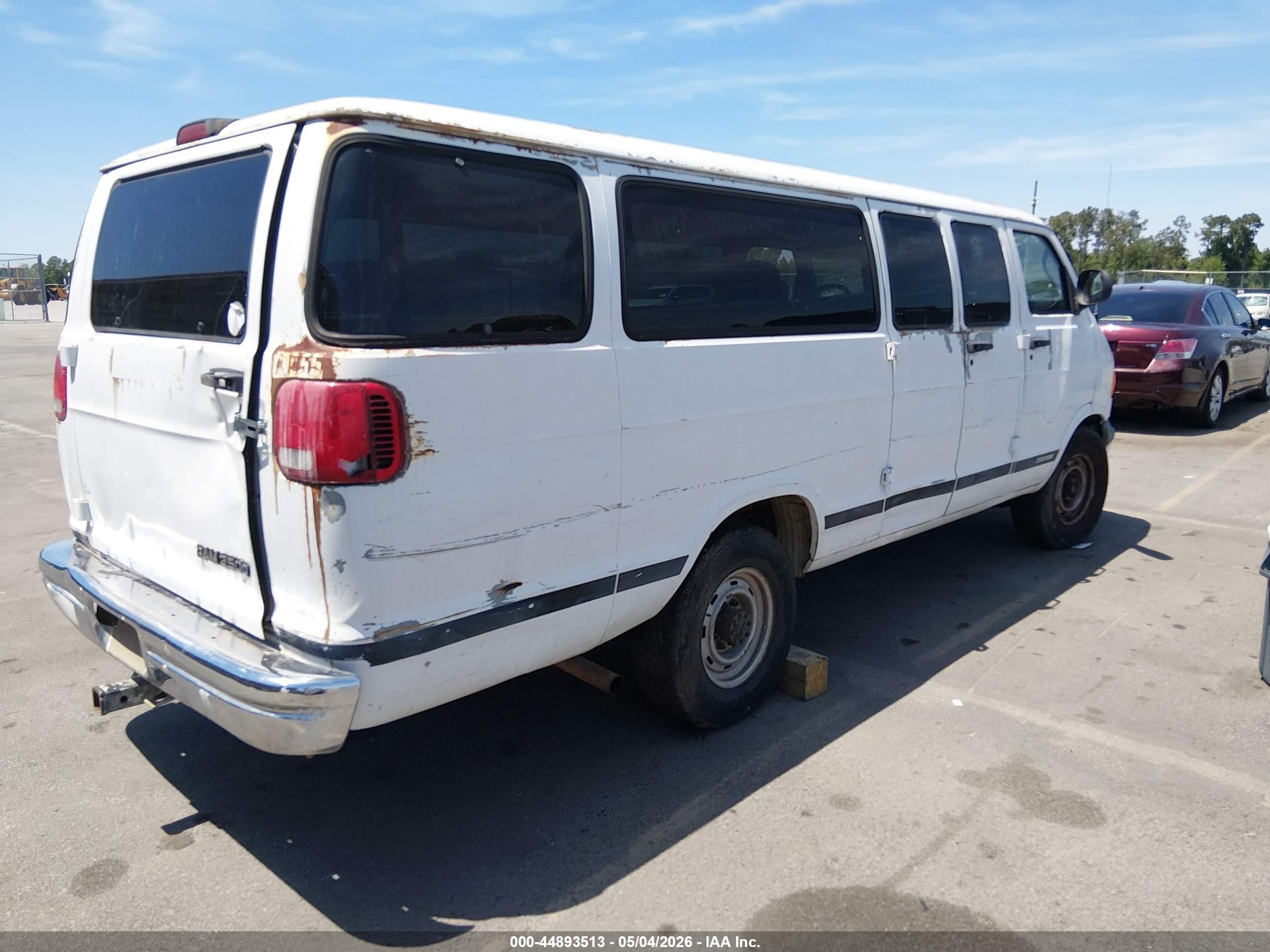 2001 Dodge Ram Wagon 3500   White vin: 2B5WB35ZX1K543037