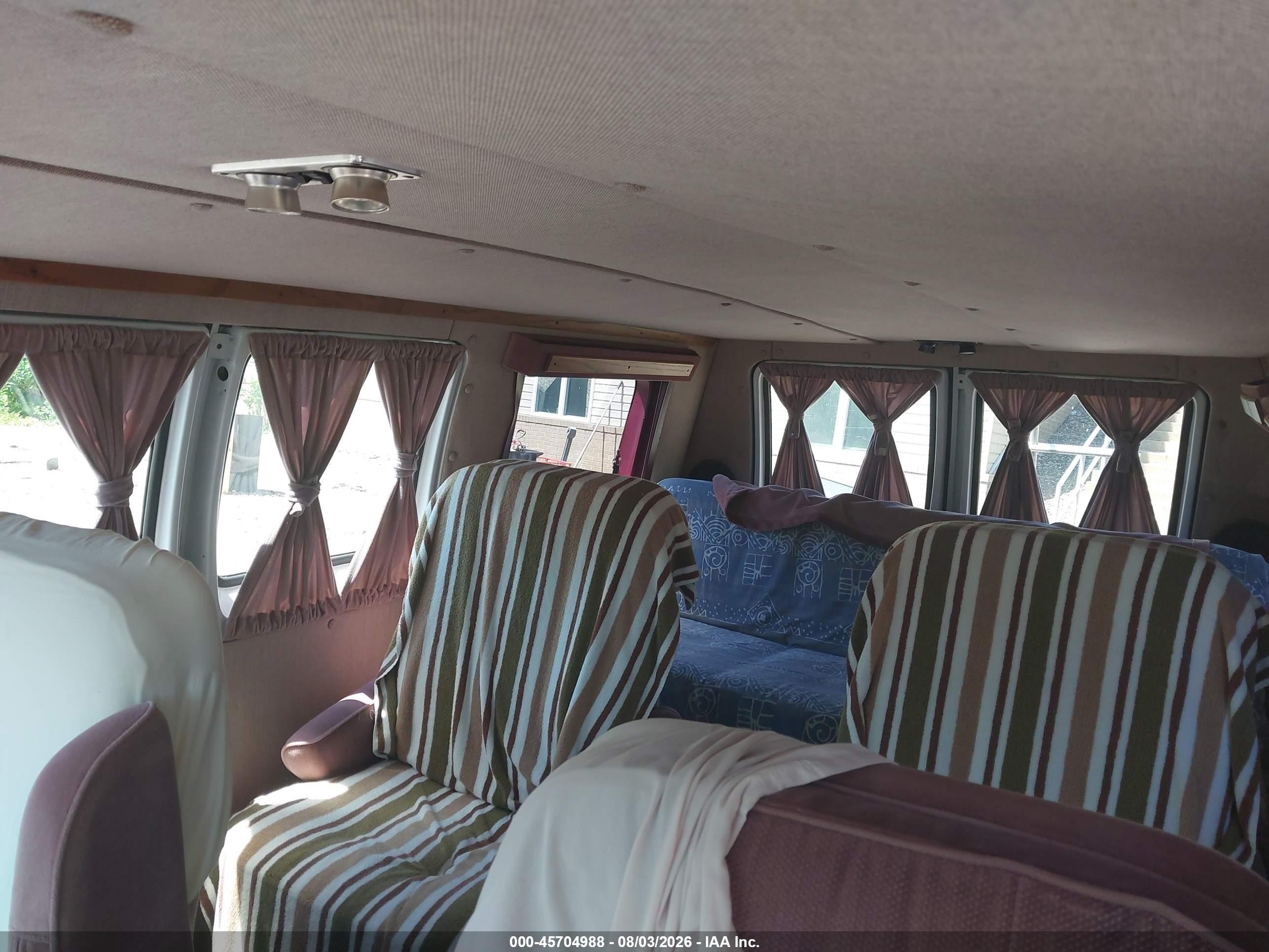 1989 Dodge Ram Van B150 Red vin: 2B6GB11YXKK325621