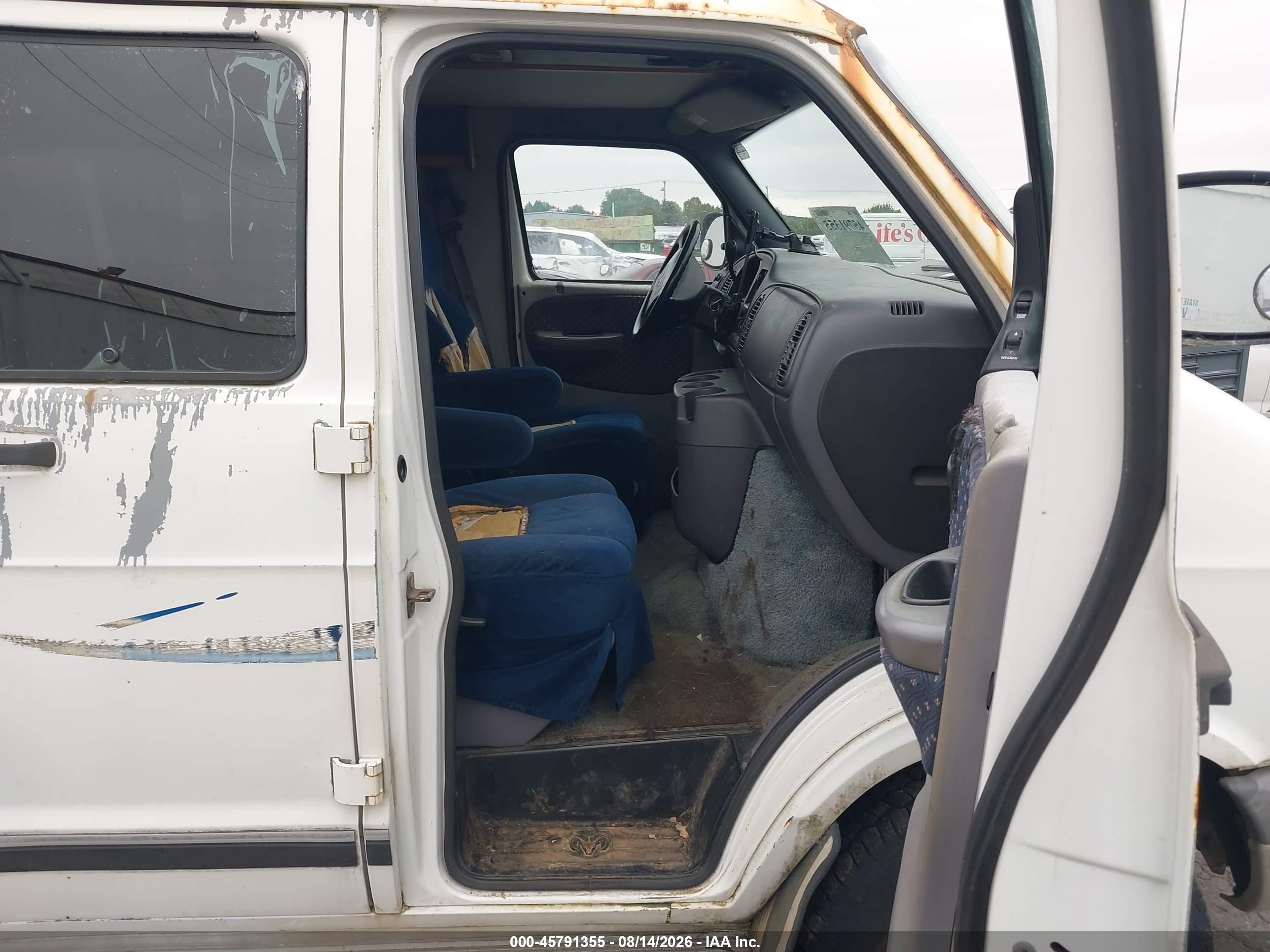 1999 Dodge Ram Van 1500 Commercial/conversion White vin: 2B6HB11X0XK507637