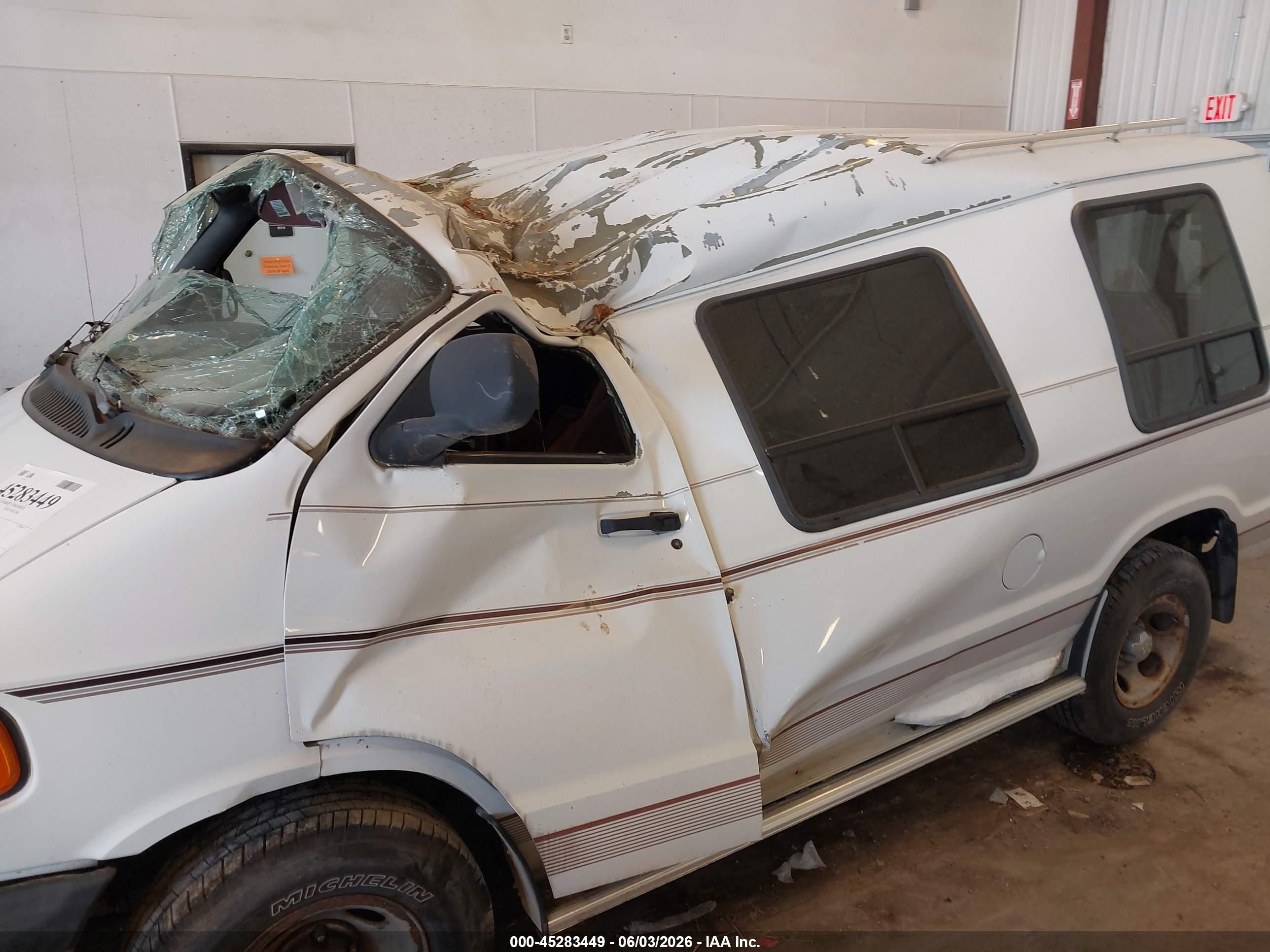 1998 Dodge Ram Van 1500 Commercial/conversion White vin: 2B6HB11X6WK124445