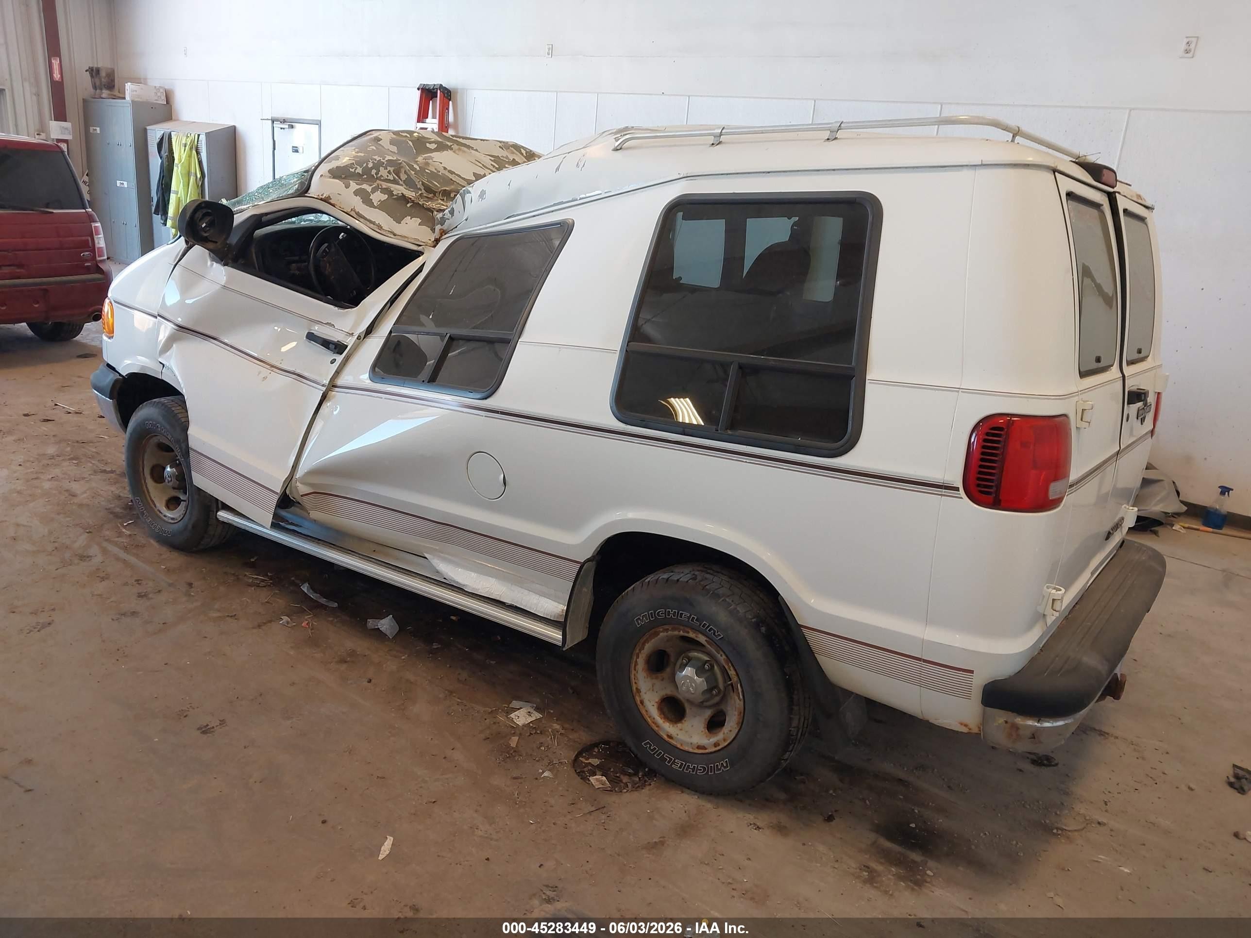 1998 Dodge Ram Van 1500 Commercial/conversion White vin: 2B6HB11X6WK124445