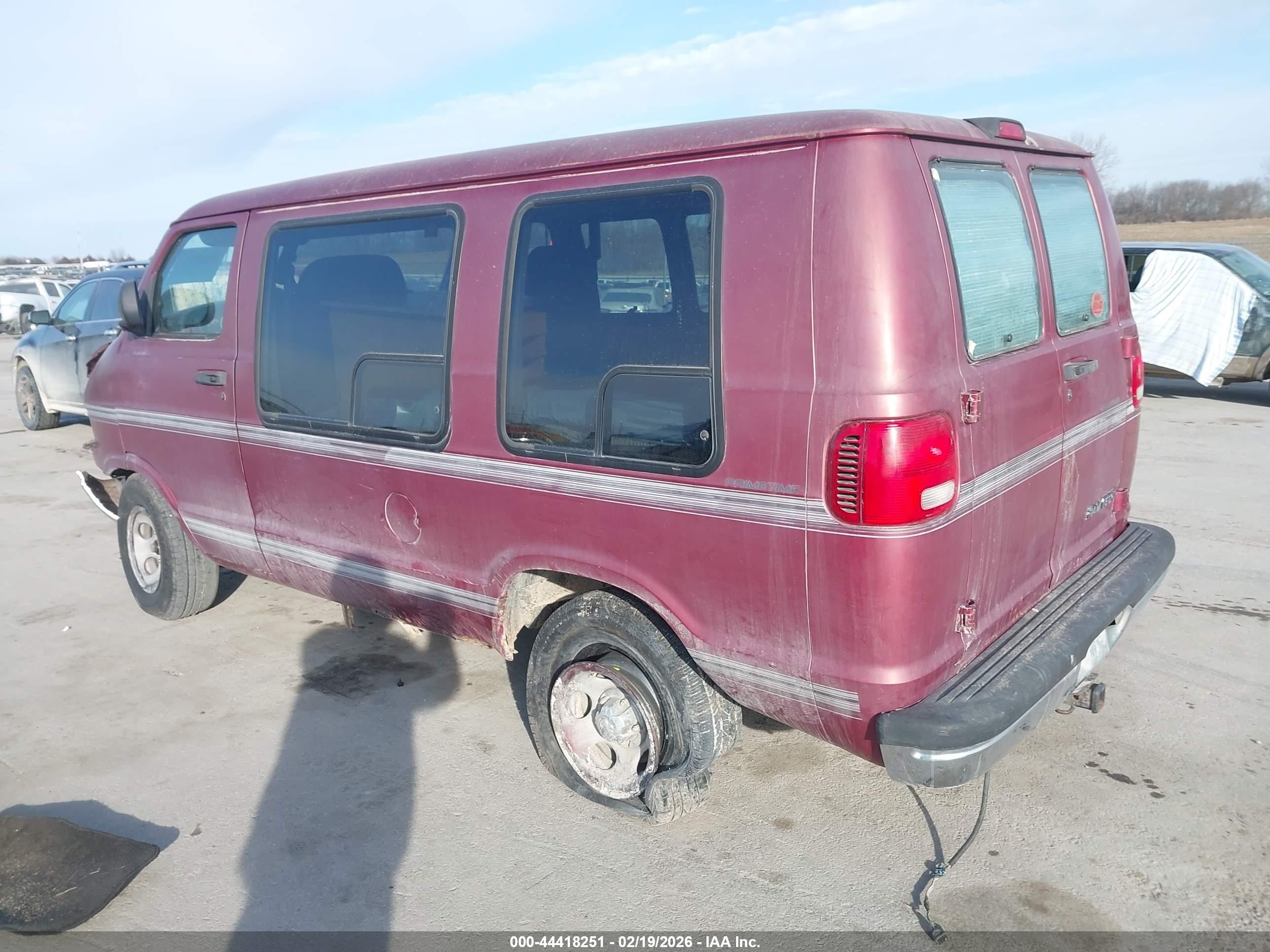 2000 Dodge Ram Van 1500 Conversion Red vin: 2B6HB11X6YK173342