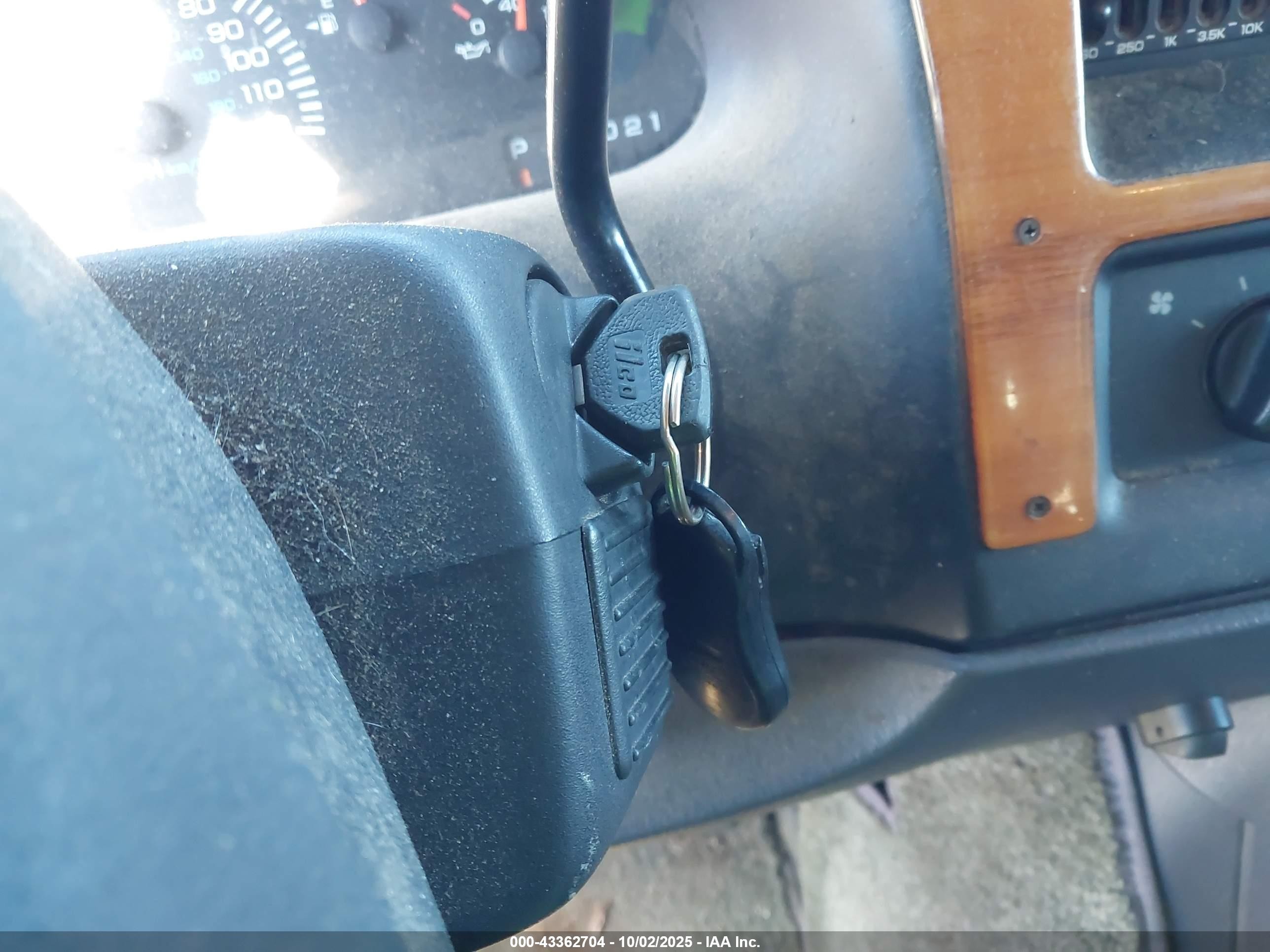 1999 Dodge Ram Van 1500 Commercial/conversion Green vin: 2B6HB11Y0XK563702