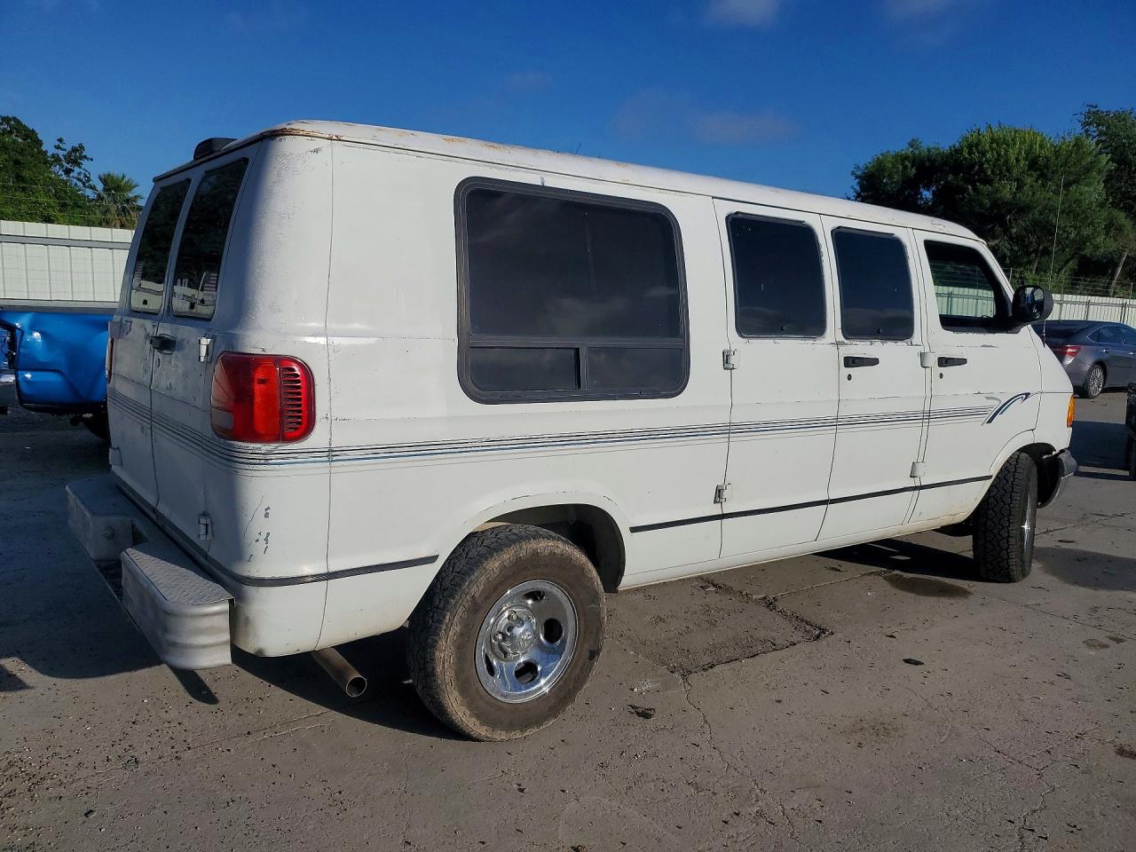 2000 Dodge Ram Van B1500 White vin: 2B6HB11Y1YK129368