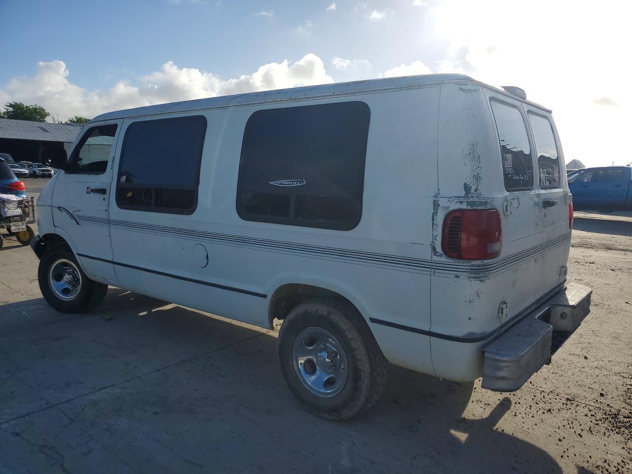 2000 Dodge Ram Van B1500 White vin: 2B6HB11Y1YK129368