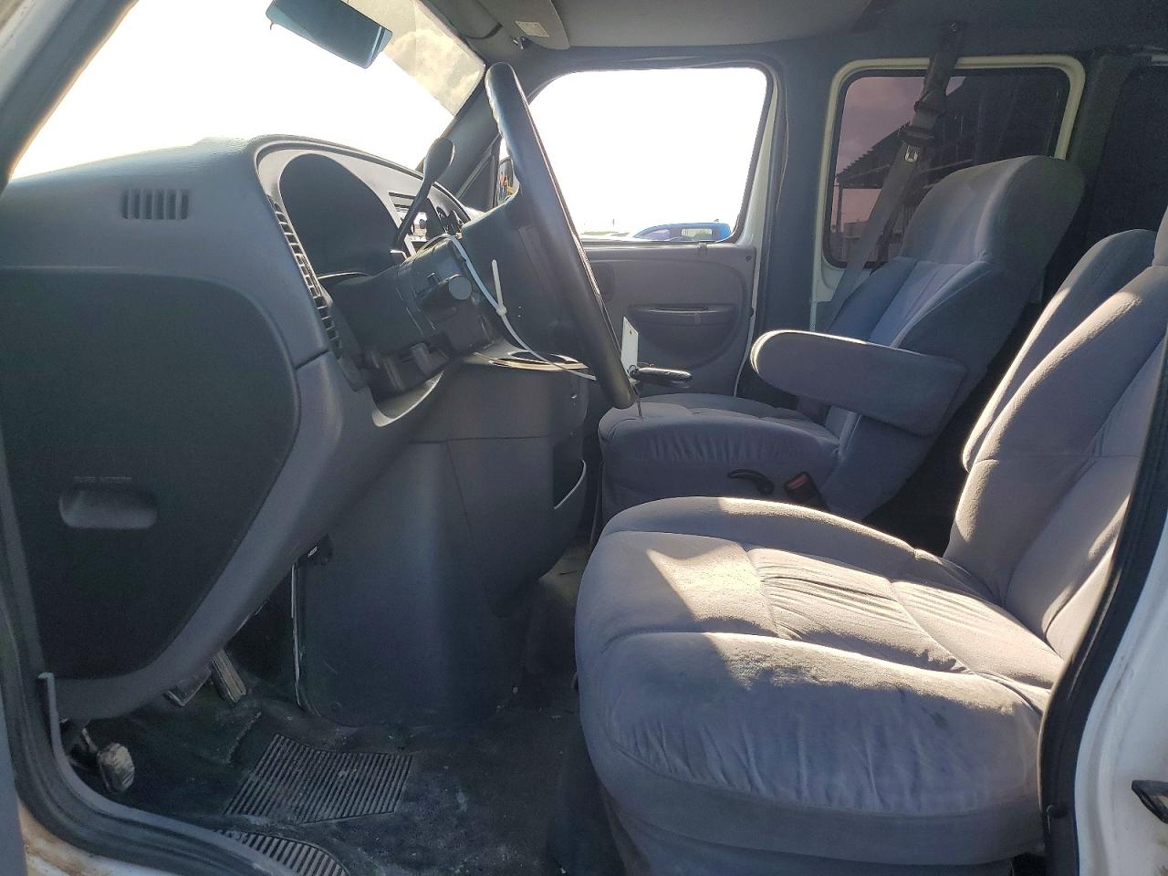 2000 Dodge Ram Van B1500 White vin: 2B6HB11Y1YK129368