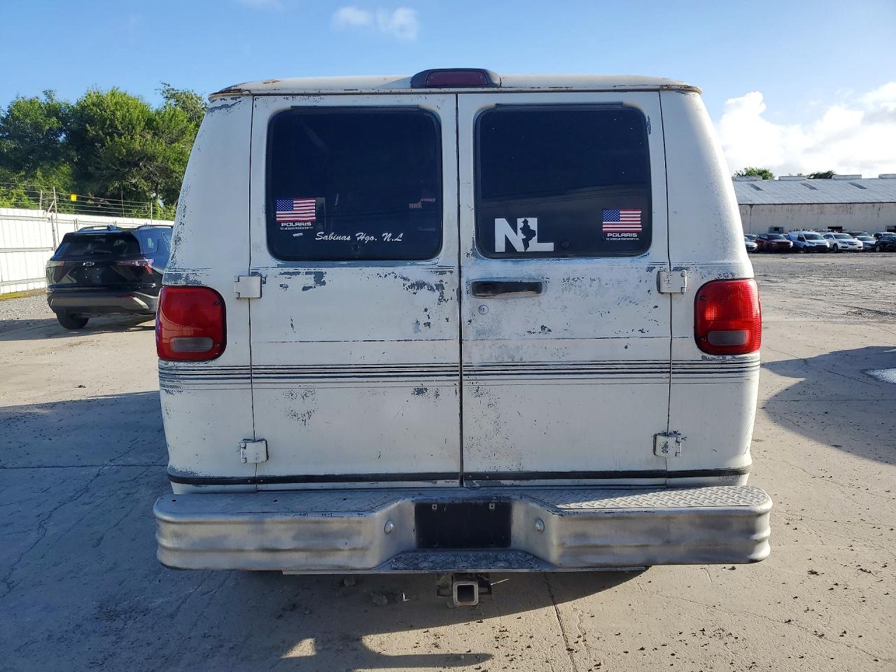 2000 Dodge Ram Van B1500 White vin: 2B6HB11Y1YK129368