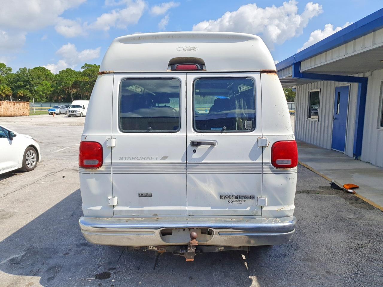 2000 Dodge Ram Van B1500 White vin: 2B6HB11Y3YK163120