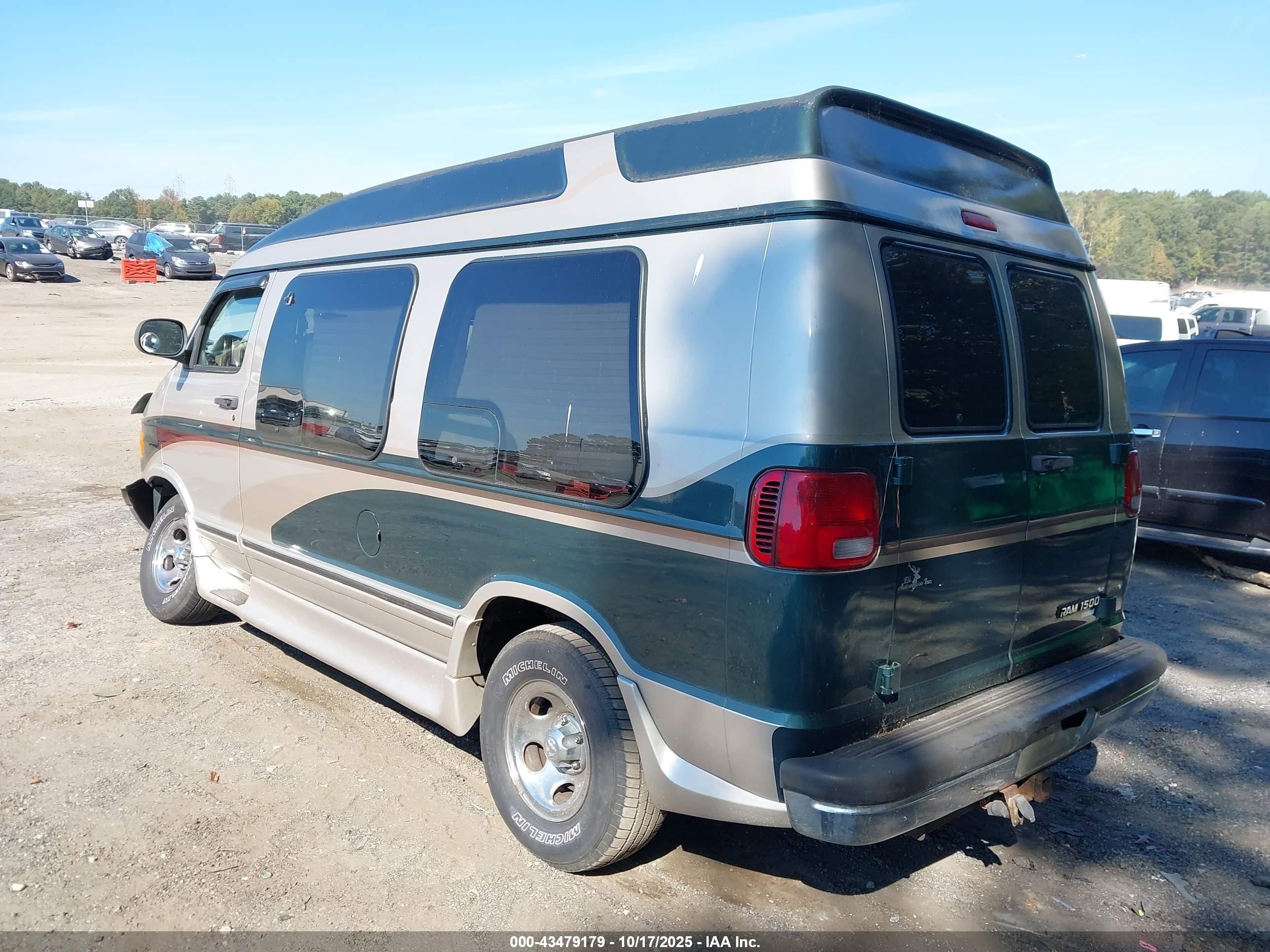 1999 Dodge Ram Van 1500 Commercial/conversion Золотой vin: 2B6HB11Y4XK547759