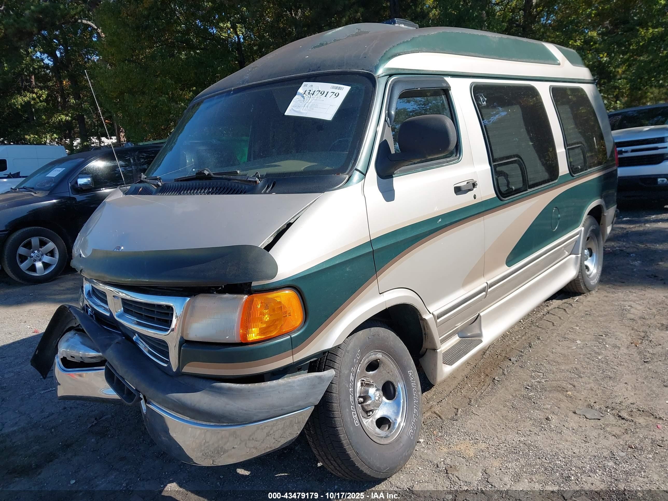 1999 Dodge Ram Van 1500 Commercial/conversion Золотой vin: 2B6HB11Y4XK547759