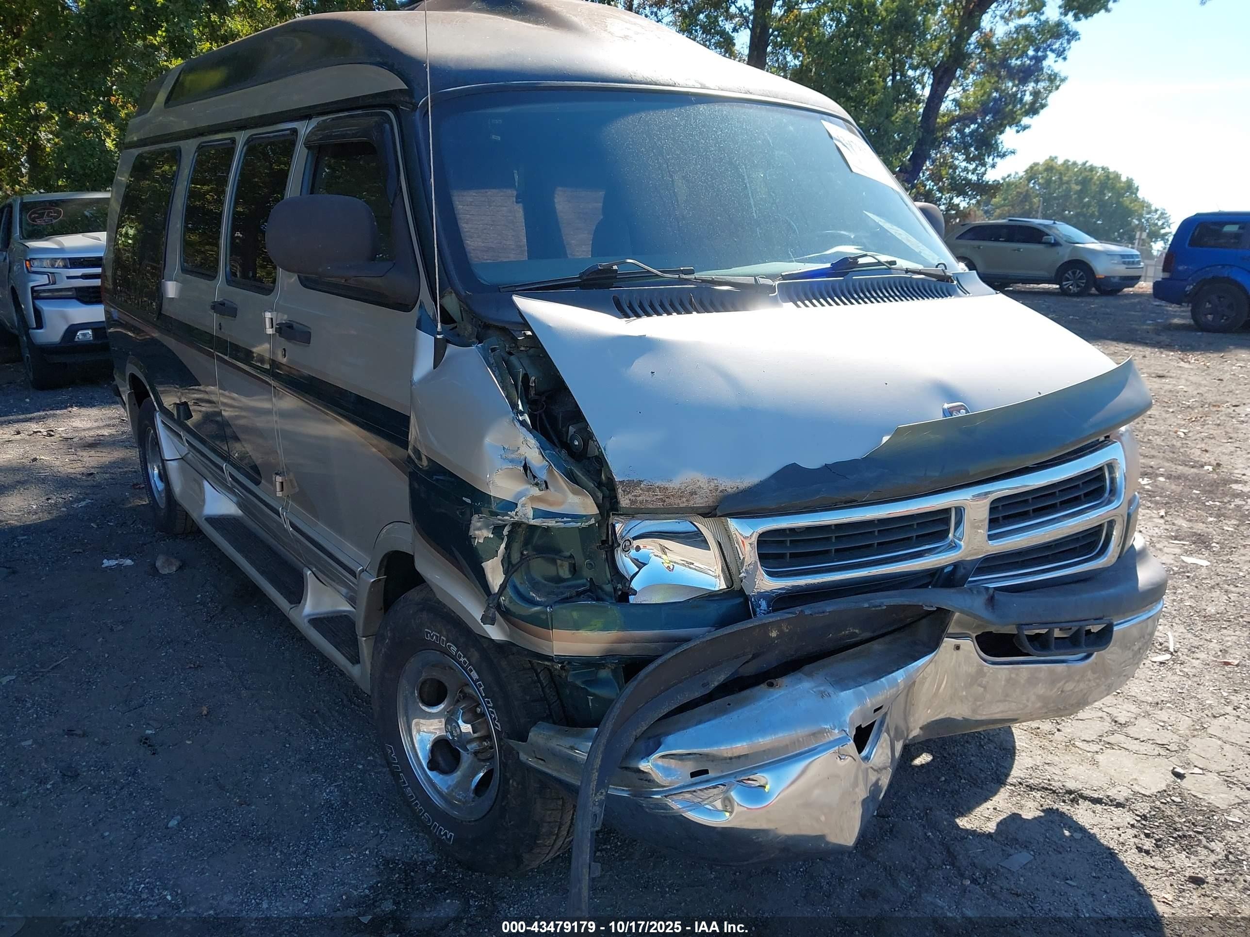 1999 Dodge Ram Van 1500 Commercial/conversion Золотой vin: 2B6HB11Y4XK547759
