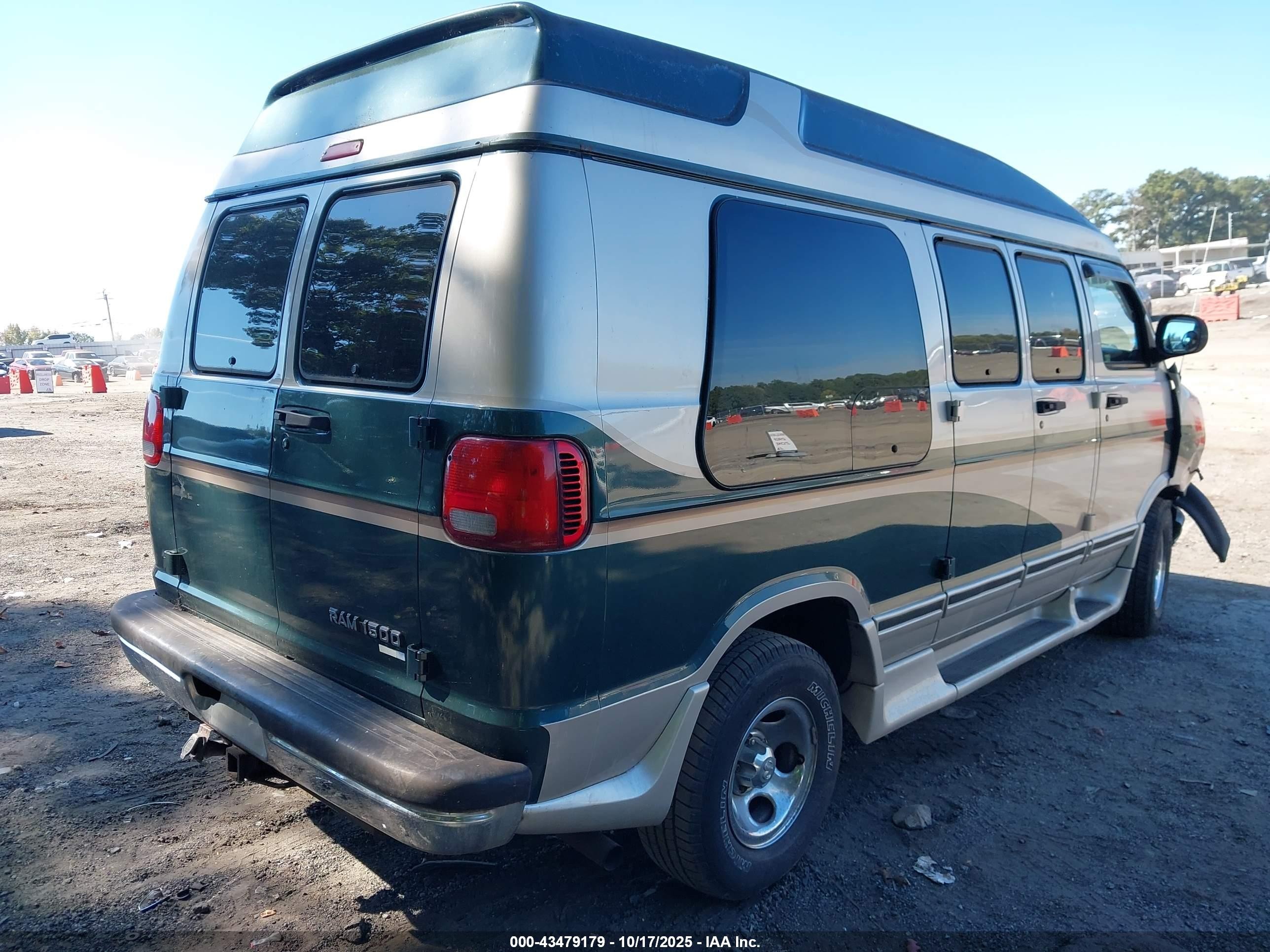 1999 Dodge Ram Van 1500 Commercial/conversion Золотой vin: 2B6HB11Y4XK547759