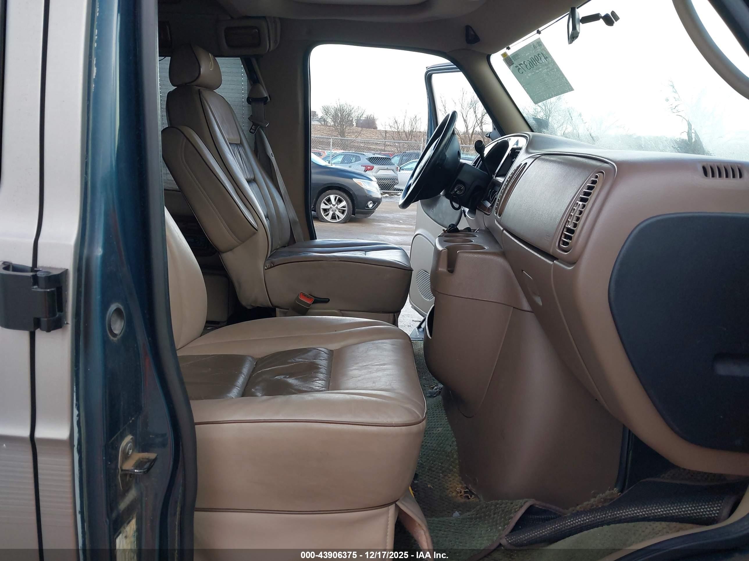 2002 Dodge Ram Van 1500 Conversion Tan vin: 2B6HB11Y62K142317