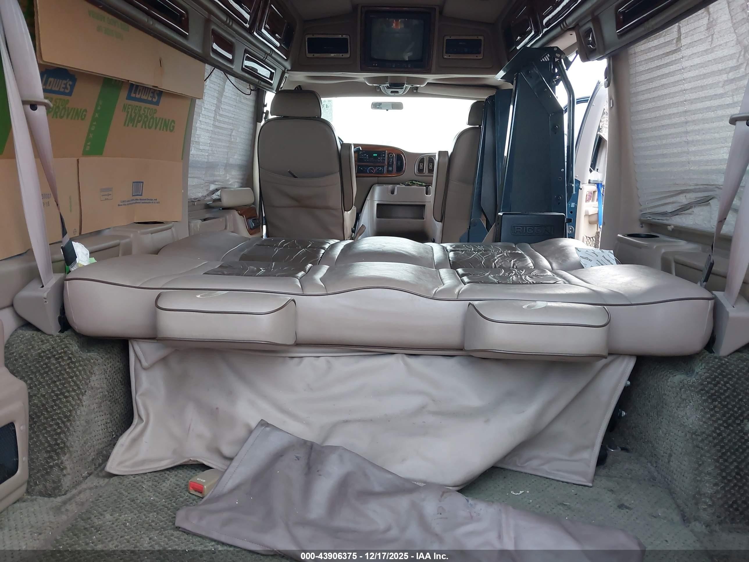 2002 Dodge Ram Van 1500 Conversion Tan vin: 2B6HB11Y62K142317