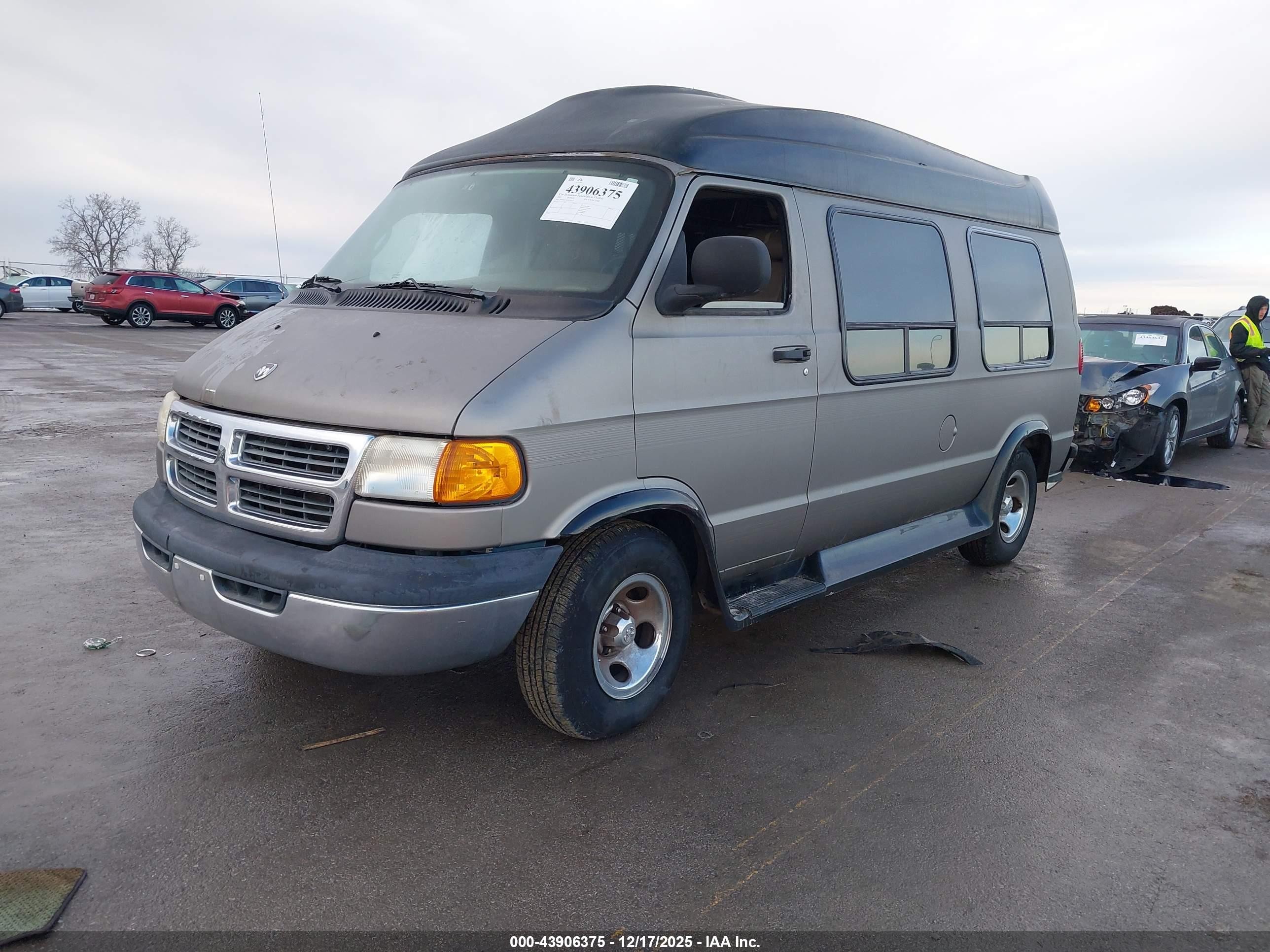 2002 Dodge Ram Van 1500 Conversion Tan vin: 2B6HB11Y62K142317