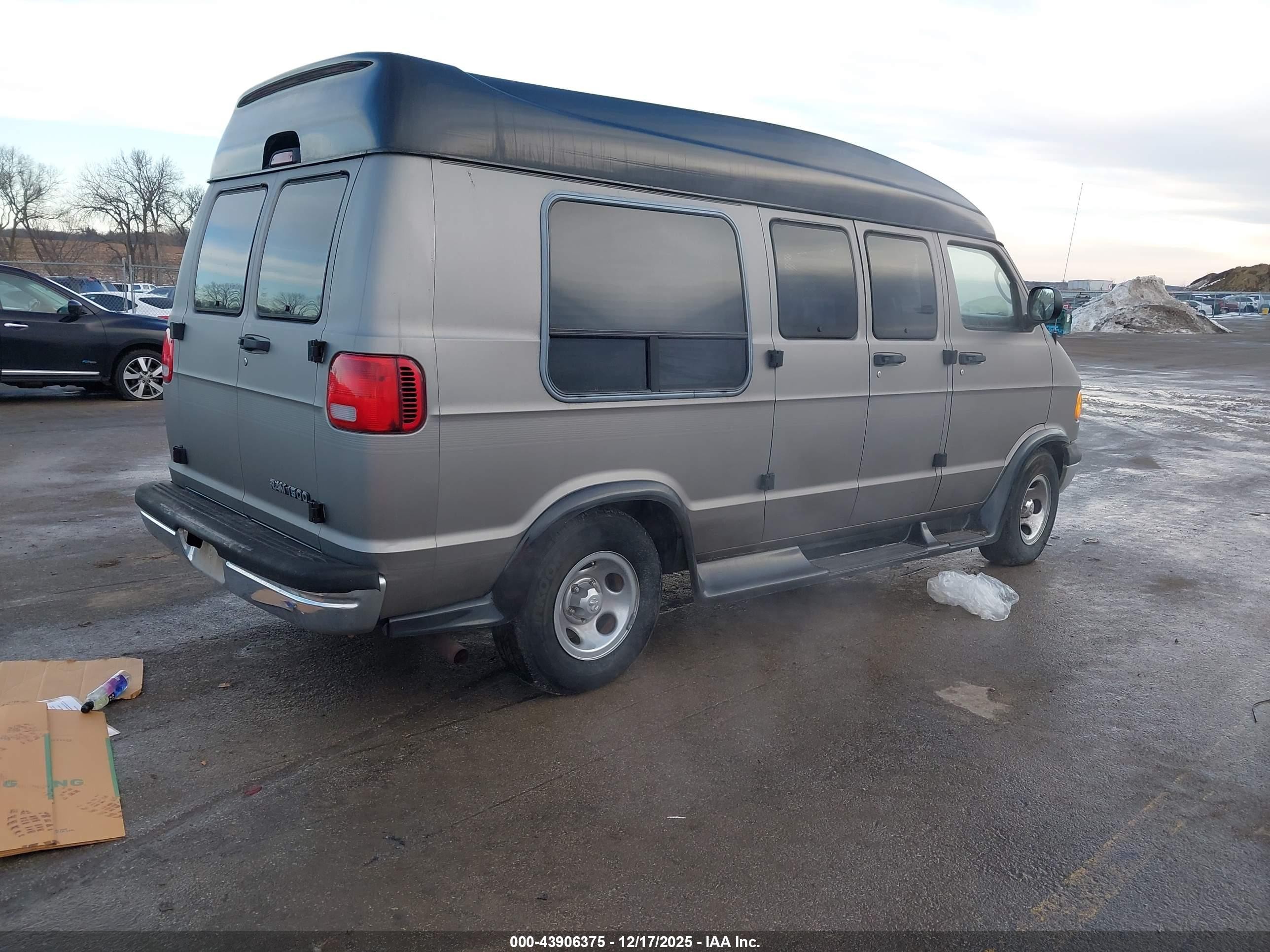 2002 Dodge Ram Van 1500 Conversion Tan vin: 2B6HB11Y62K142317