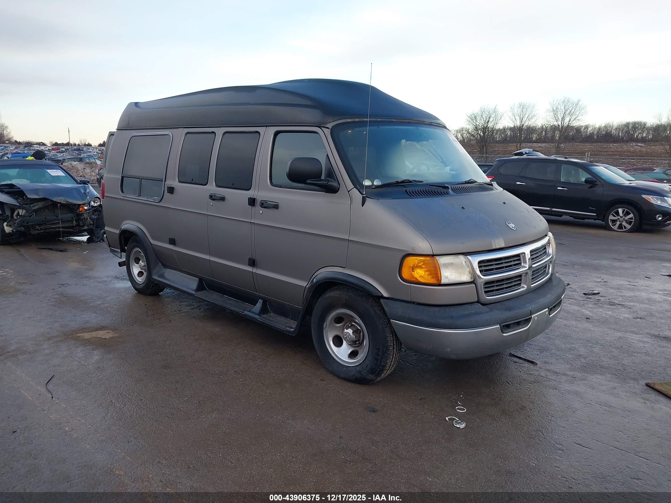 2002 Dodge Ram Van 1500 Conversion Tan vin: 2B6HB11Y62K142317