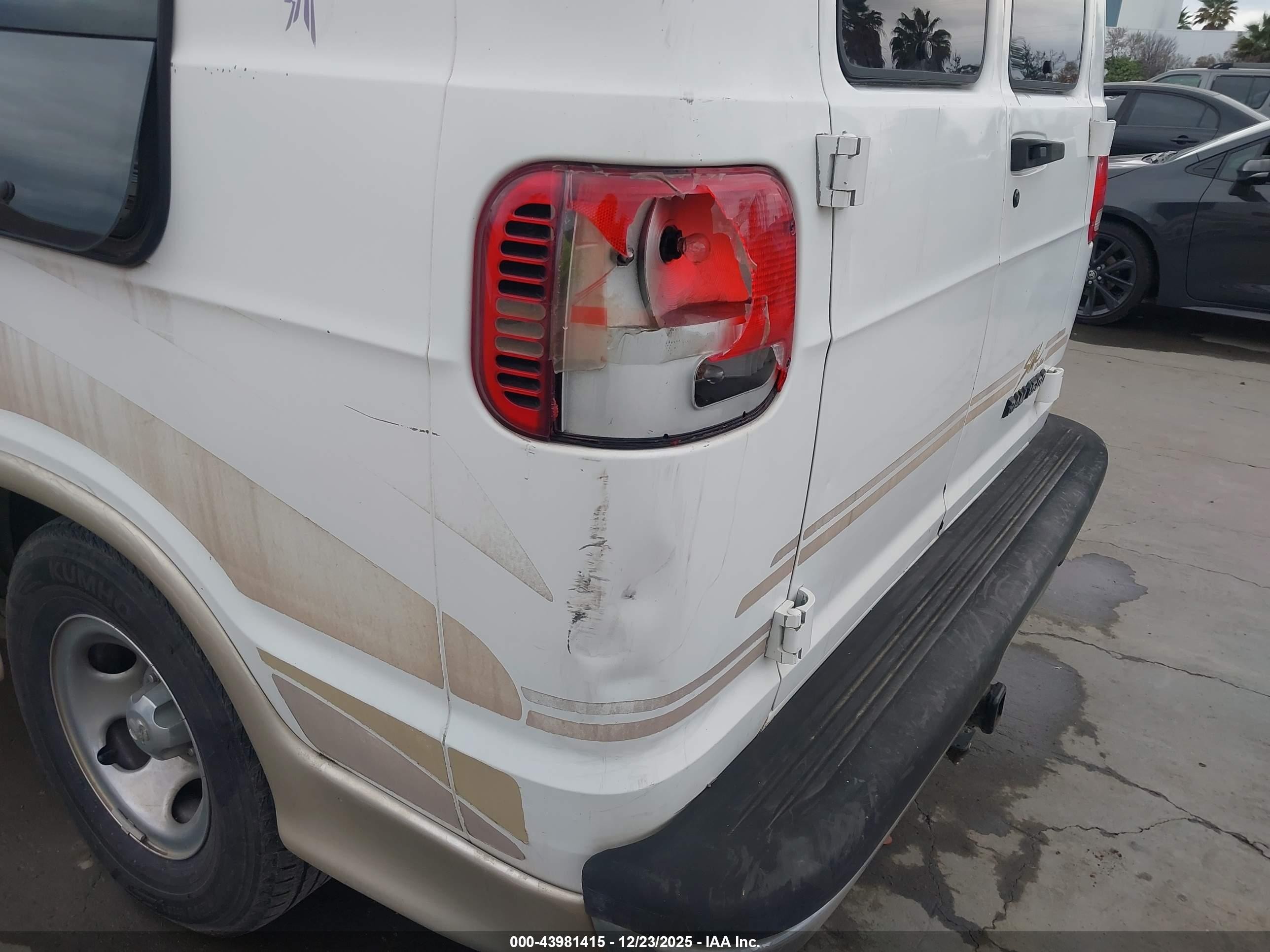 1999 Dodge Ram Van 1500 Commercial/conversion White vin: 2B6HB11Y6XK549447