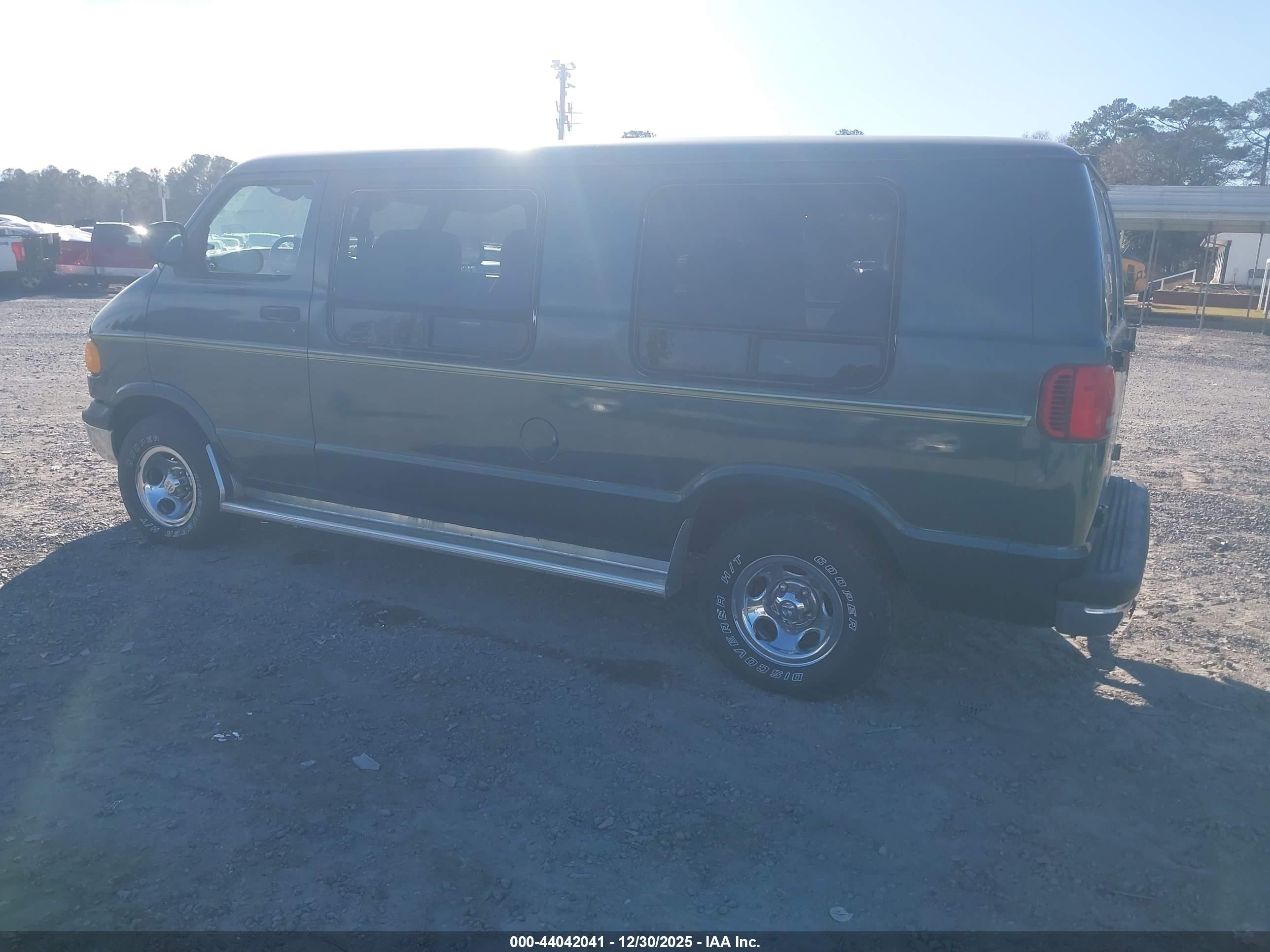 1999 Dodge Ram Van 1500 Commercial/conversion Зеленый vin: 2B6HB11Y6XK567009