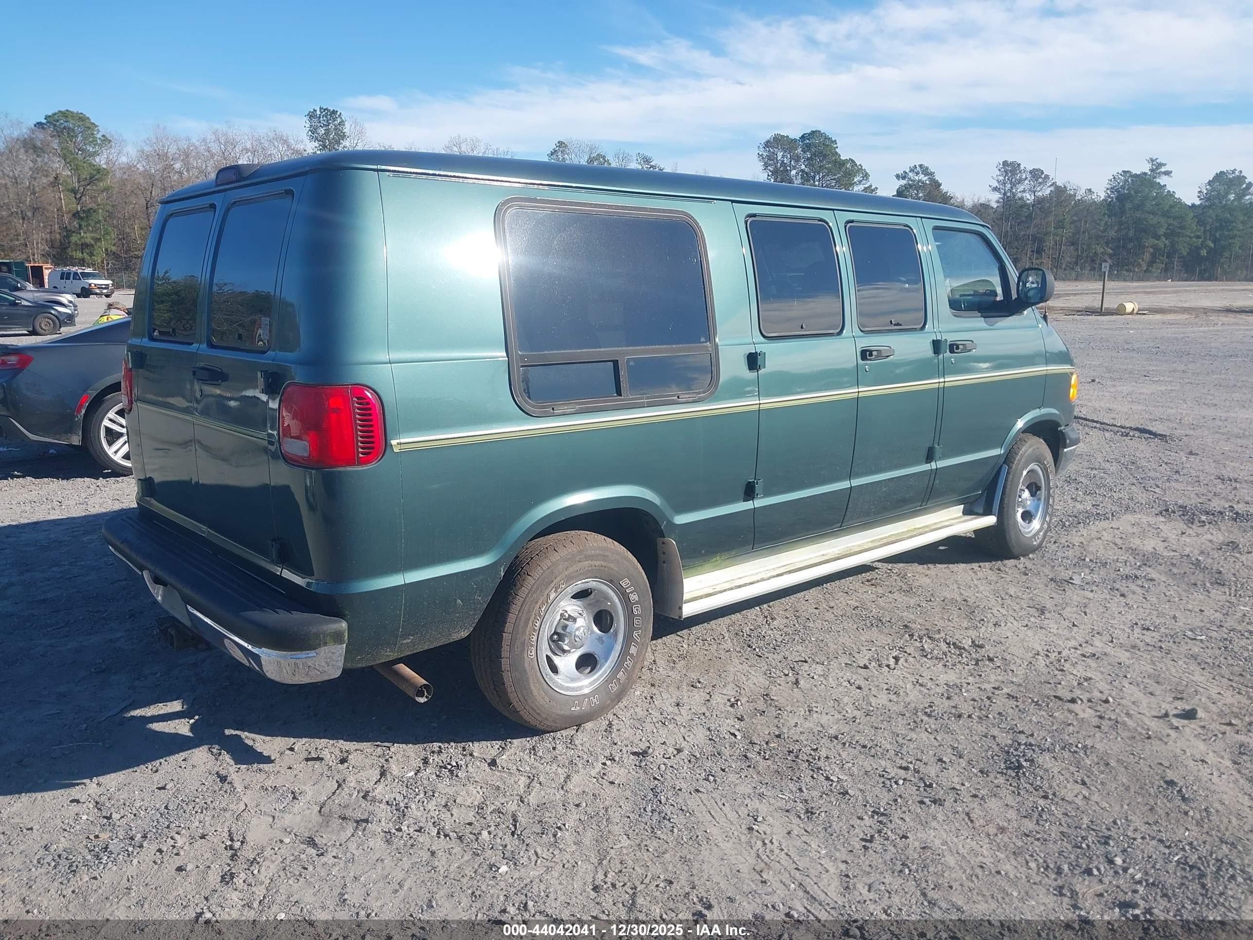 1999 Dodge Ram Van 1500 Commercial/conversion Зеленый vin: 2B6HB11Y6XK567009