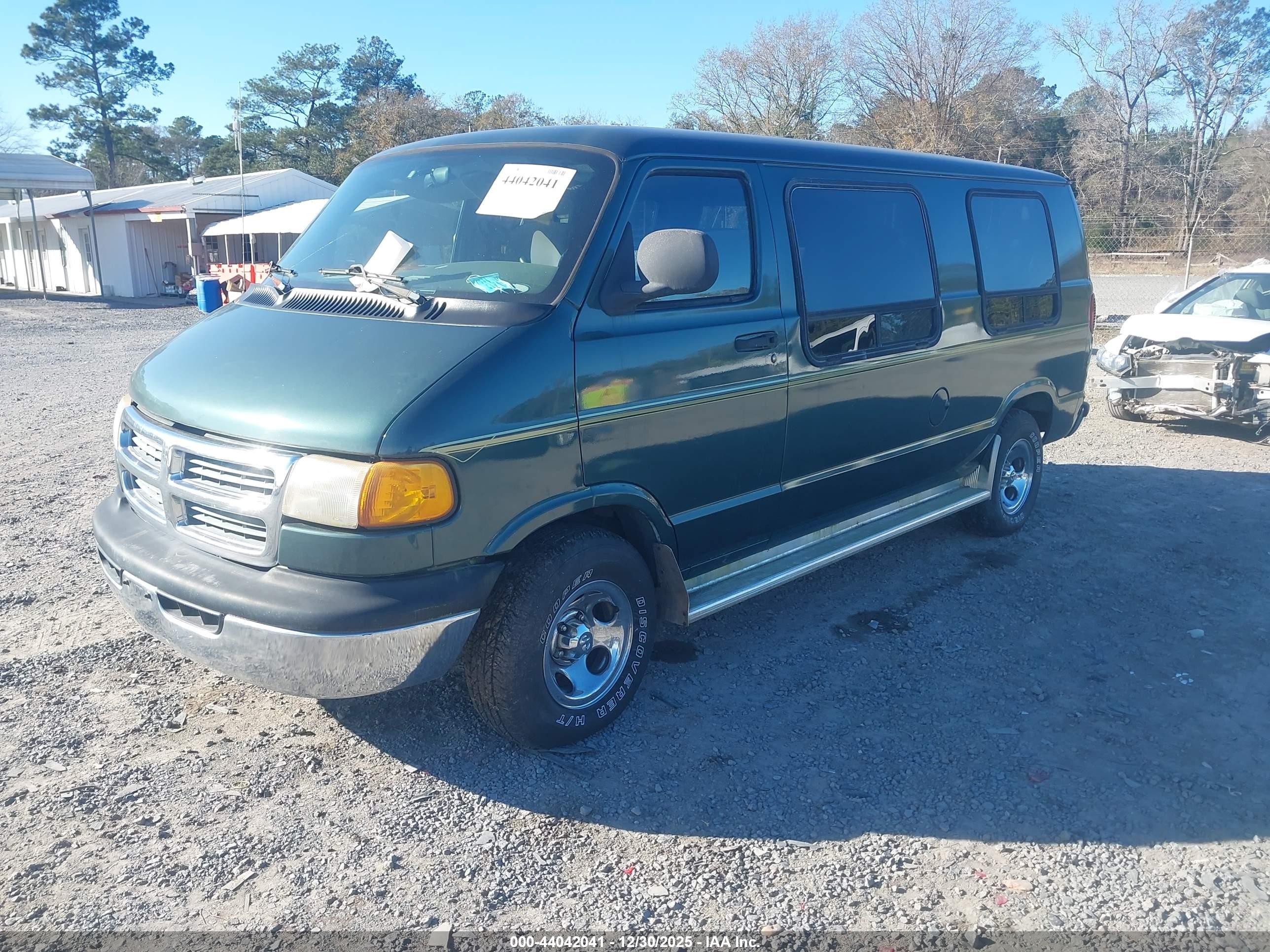 1999 Dodge Ram Van 1500 Commercial/conversion Зеленый vin: 2B6HB11Y6XK567009