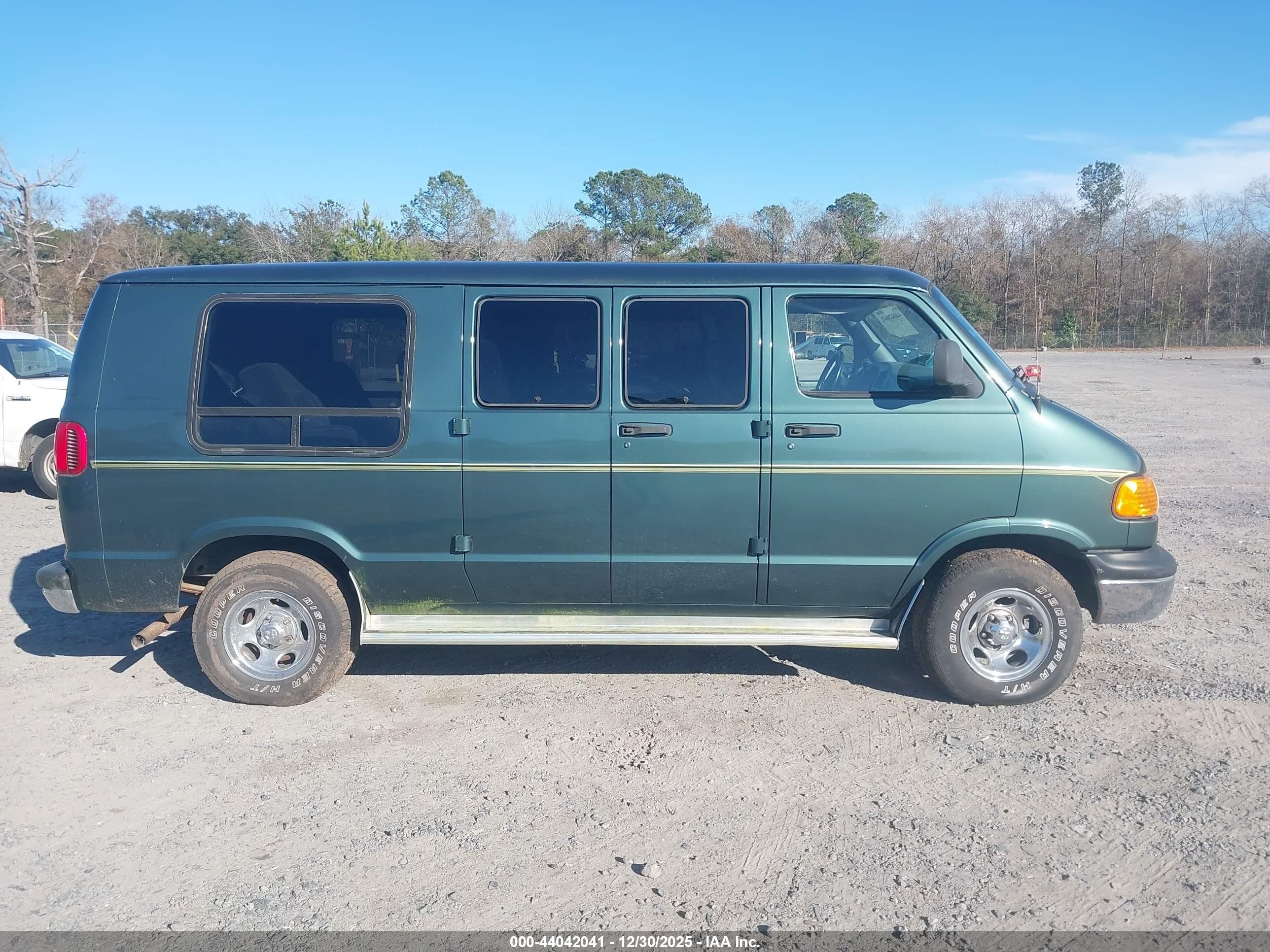 1999 Dodge Ram Van 1500 Commercial/conversion Зеленый vin: 2B6HB11Y6XK567009
