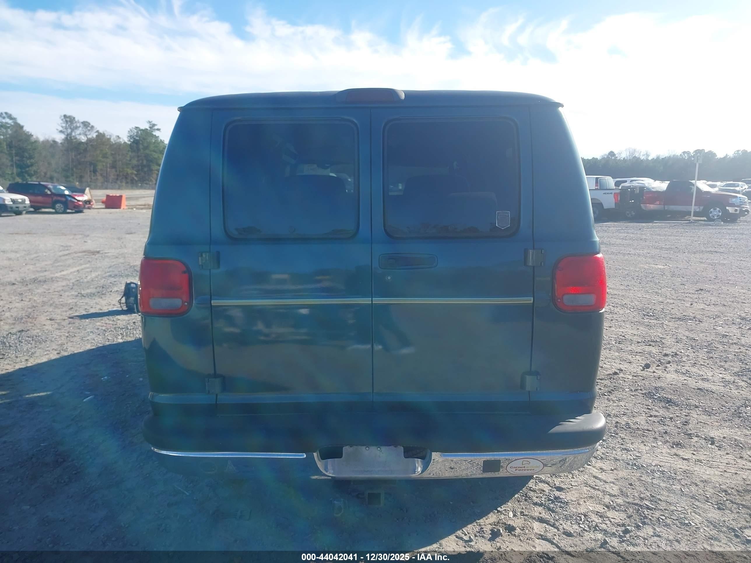 1999 Dodge Ram Van 1500 Commercial/conversion Зеленый vin: 2B6HB11Y6XK567009
