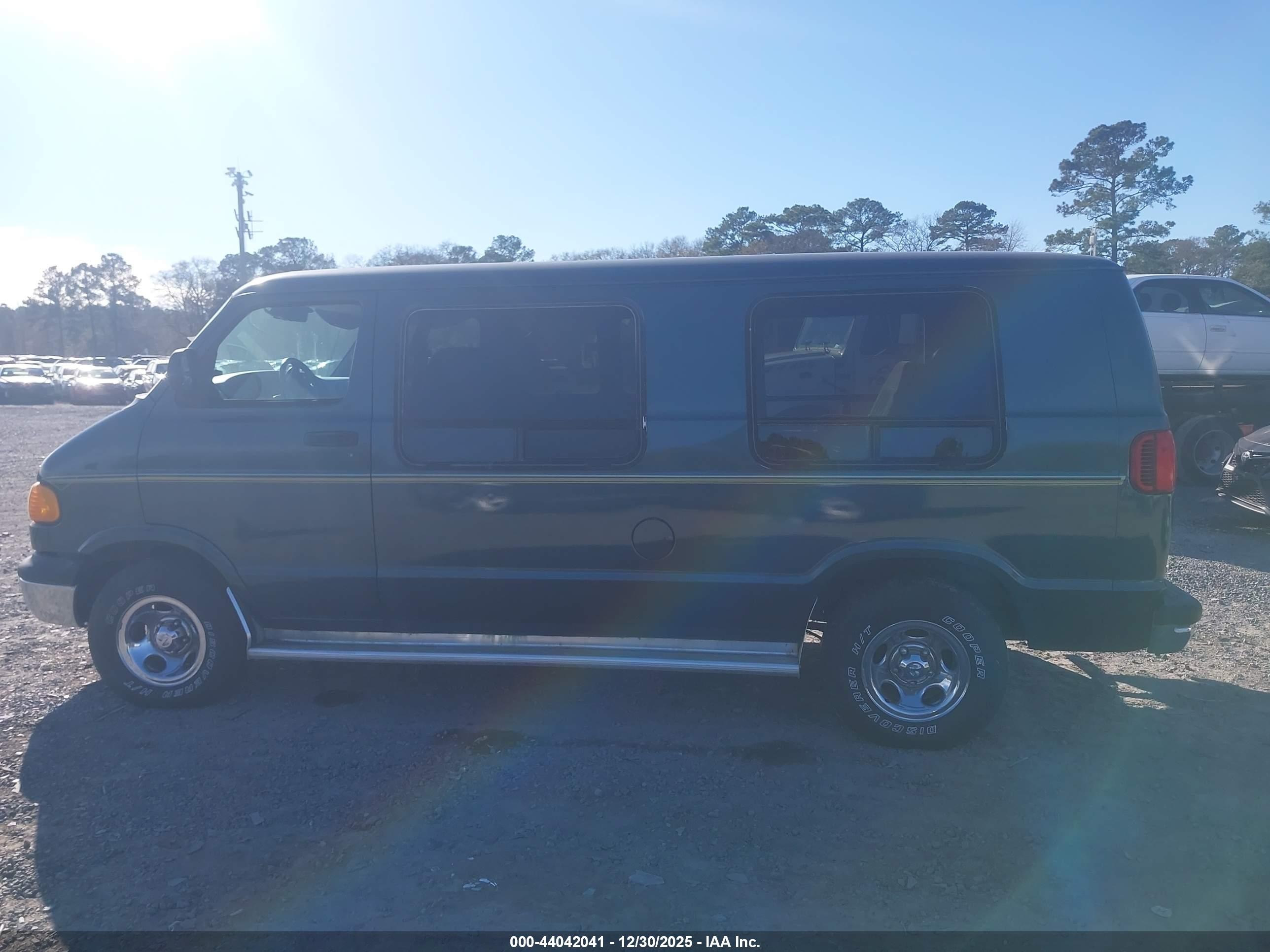 1999 Dodge Ram Van 1500 Commercial/conversion Зеленый vin: 2B6HB11Y6XK567009