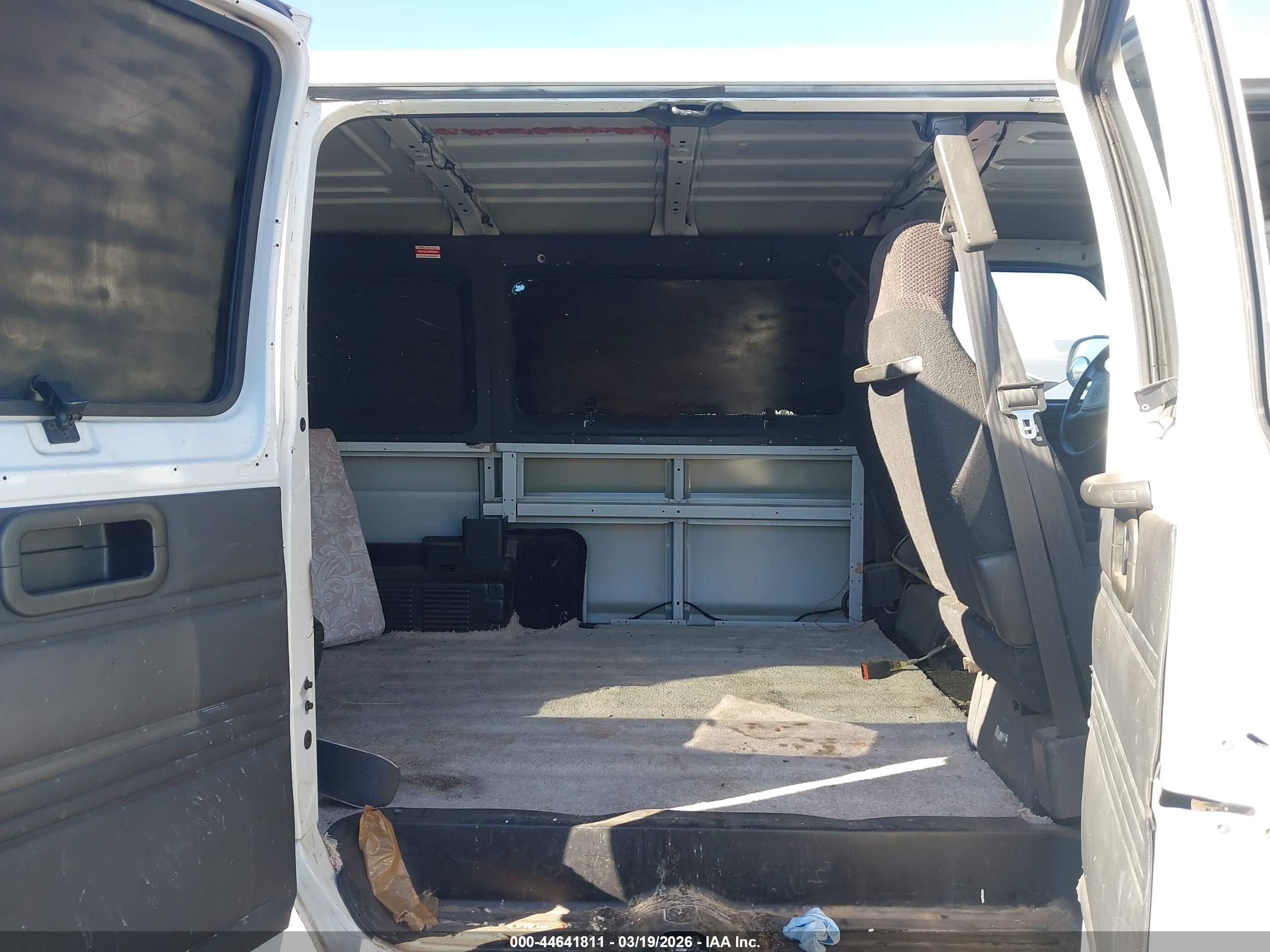 2001 Dodge Ram Van 1500 Conversion White vin: 2B6HB11Y81K556794